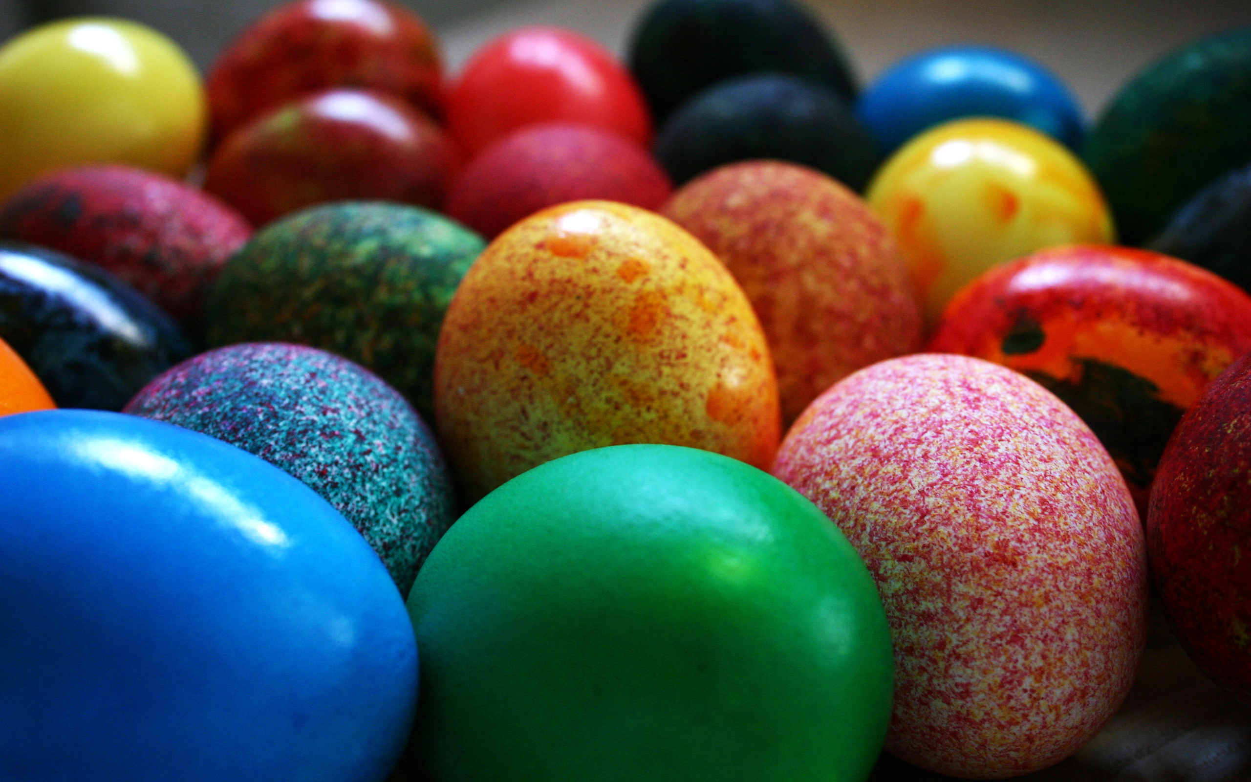 День крашенных яиц. Пасхальное яйцо. Разноцветные яйца. Крашеные яйца на Пасху. Zqwf YF GFC.