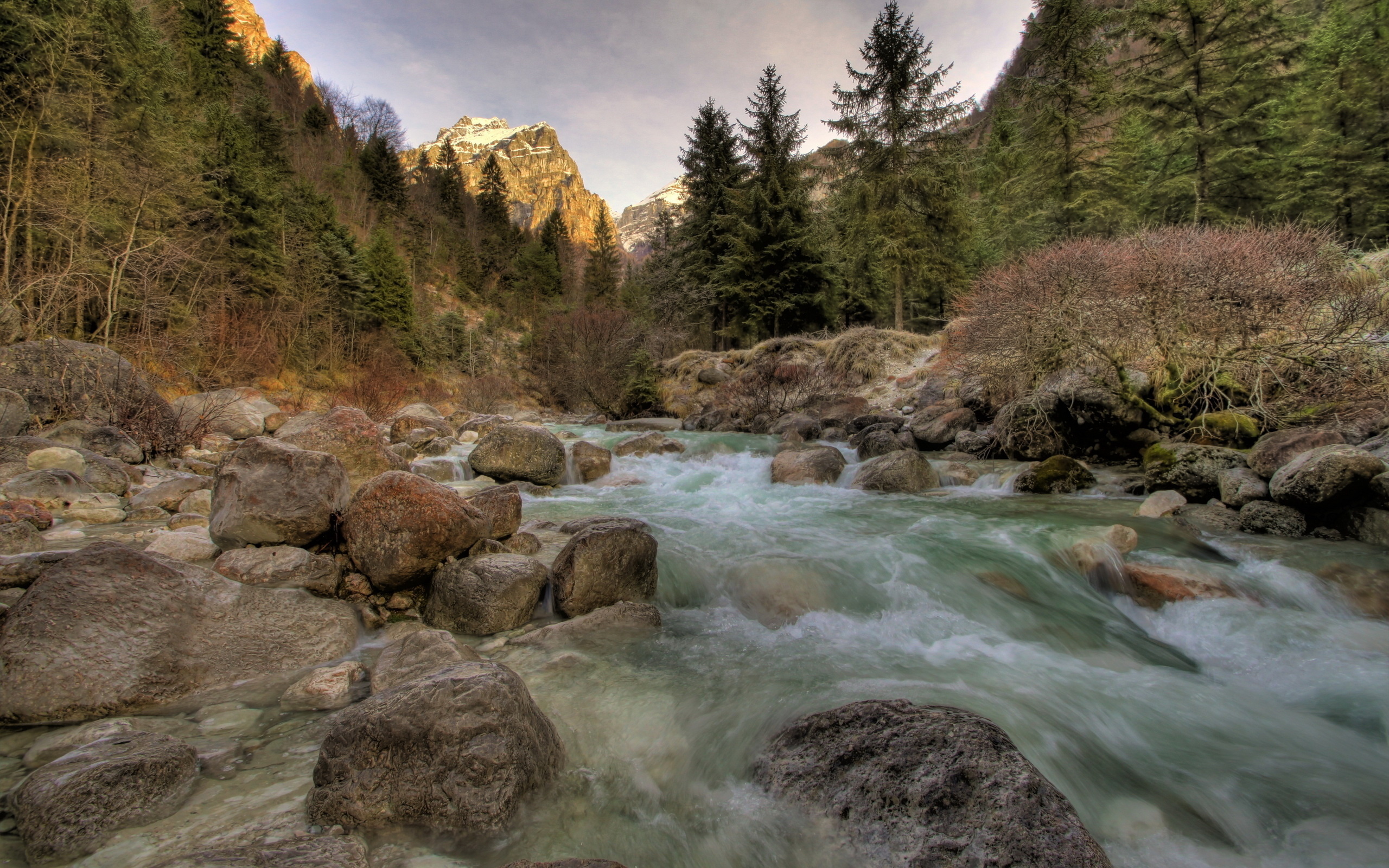 Stone river. Горная река. Горная речка с камнями. Горный ручей. Горная мелкая река.