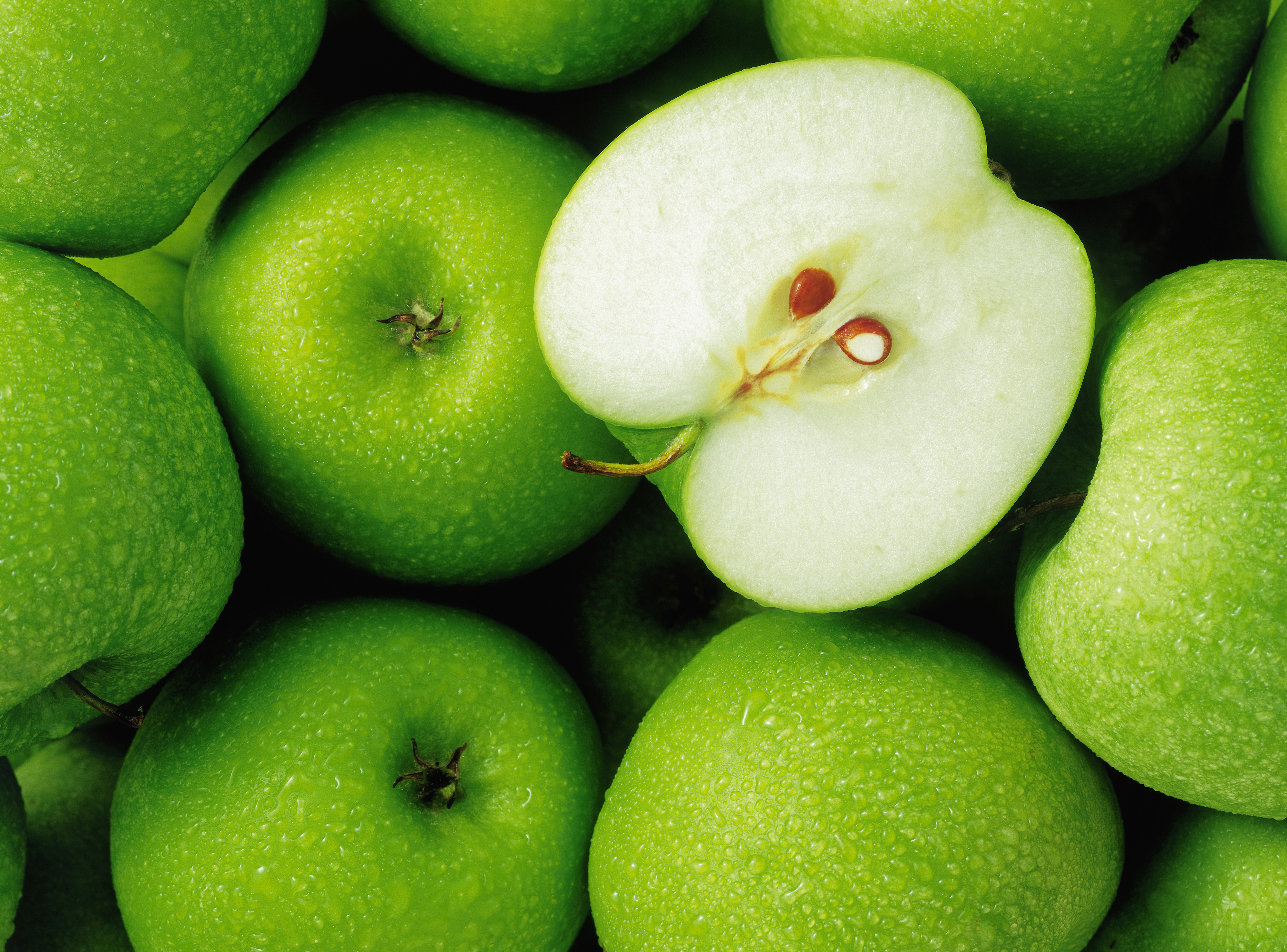 Сочный зеленый цвет. Яблоки Грин Грин. Яблоки зеленые. Яблоко в разрезе. Сочное яблоко.