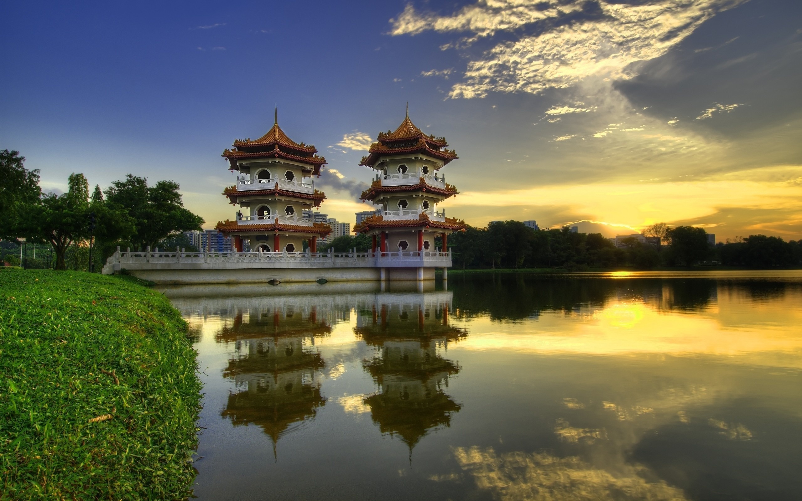 Красивое видео китая. Шаолинь храм пейзаж. Пейзажи Китая. Лоян Китай. Храм в Китае Хайнань.