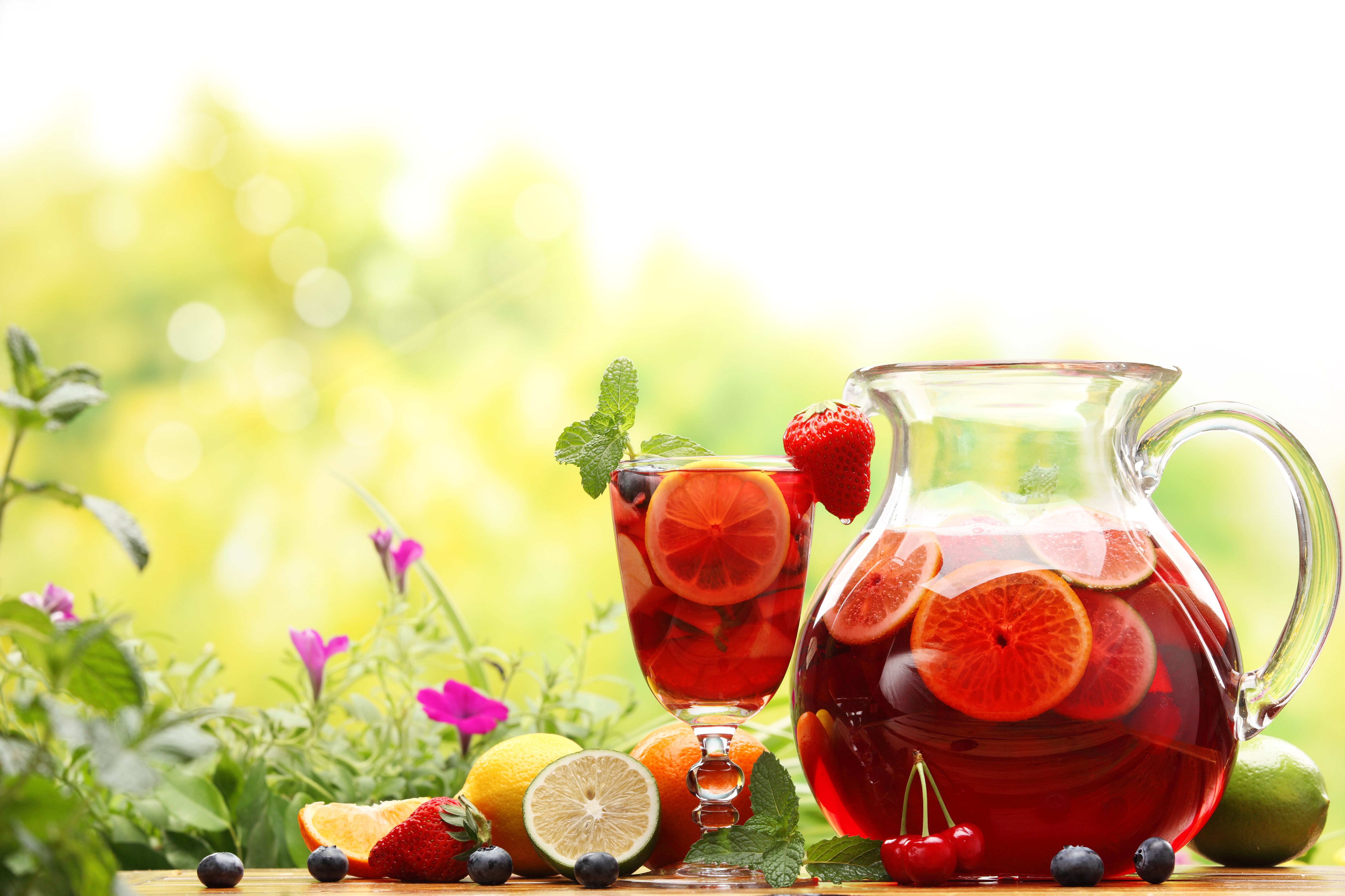 Чай с фруктами и ягодами. Фруктовый чай. Фруктово-ягодный чай. Фруктовый и травяной чай. Летний чай.