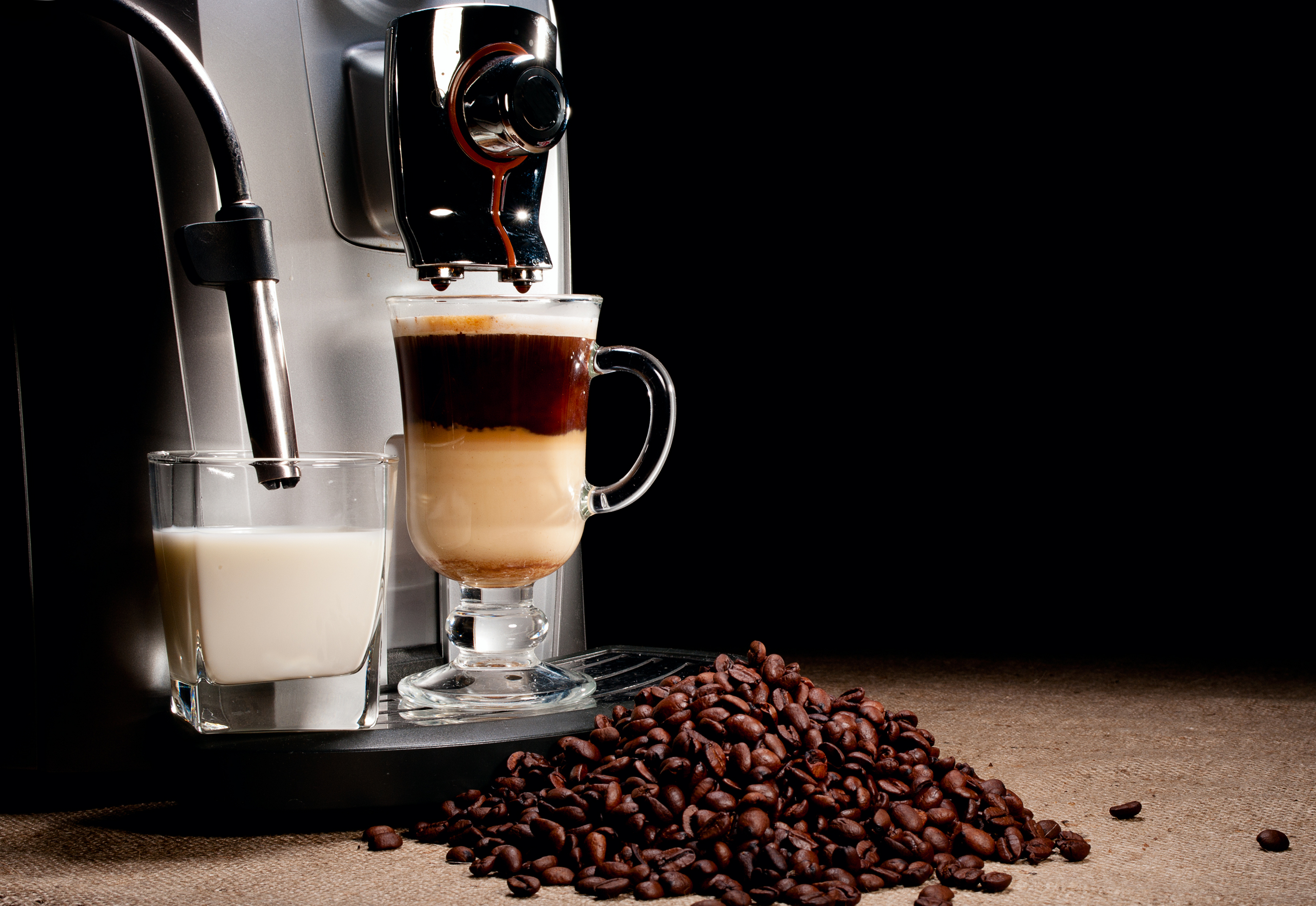 Горячий эспрессо. Кофемашины Нескафе зерновая. Кофемашина и кофе. Чашка кофе. Красивый кофе.