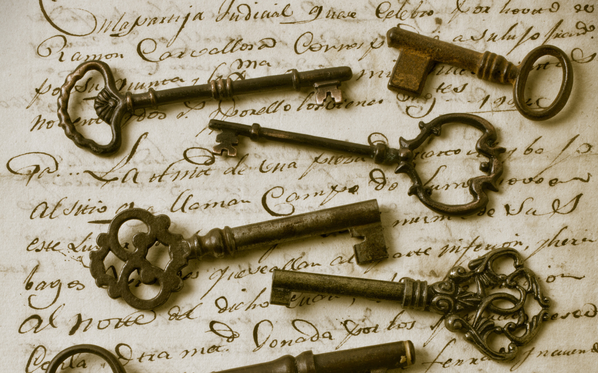 Ключ из желтого металла. Старинный ключ. Красивый старинный ключ. Древние ключи. Старинные замки и ключи.