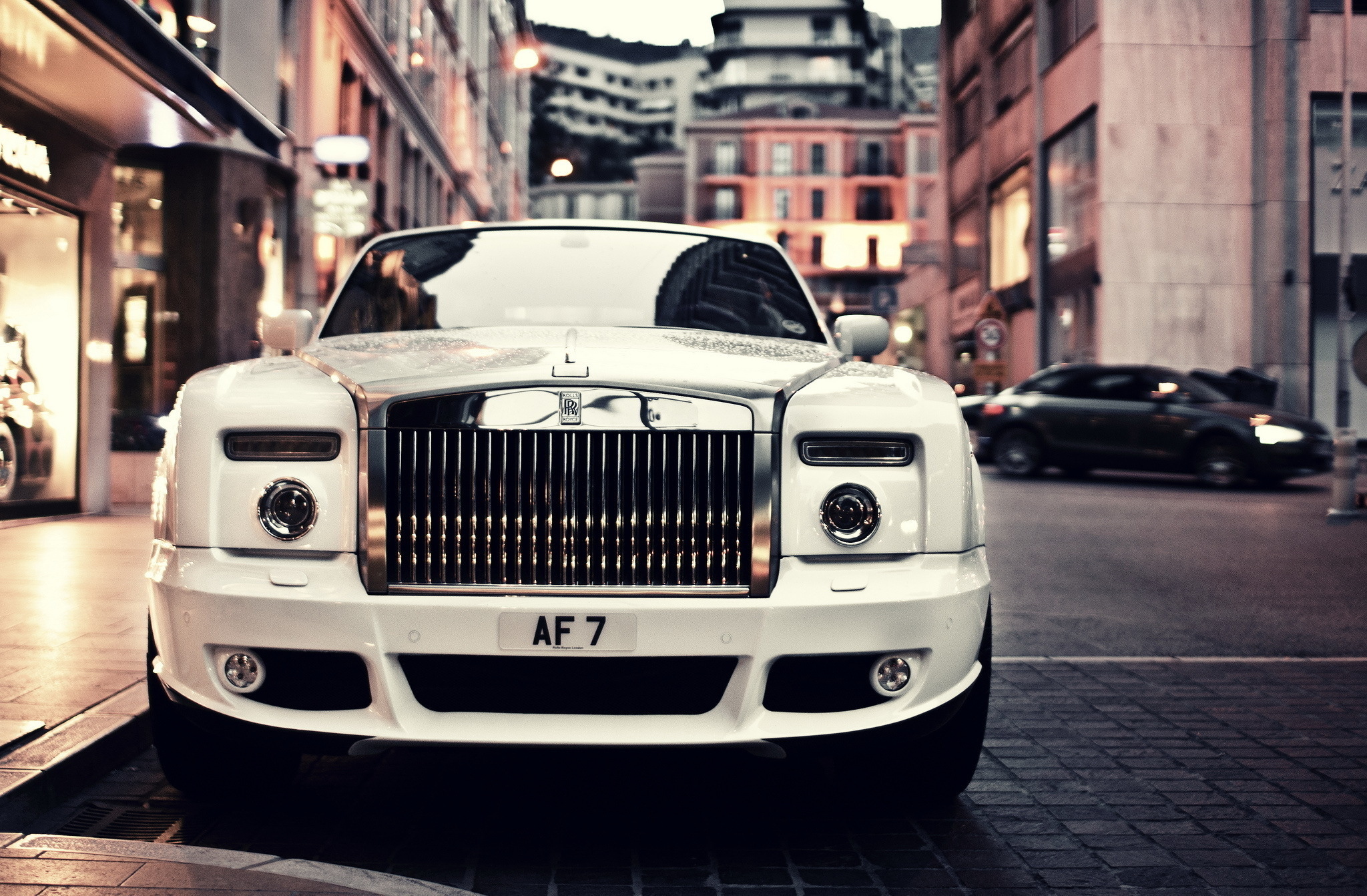 Белый роллс. Rolls Royce Phantom. Роллс Ройс Luxury. Роллс Ройс Фантом белый. Rolls Royce Phantom 2022 Mansory.