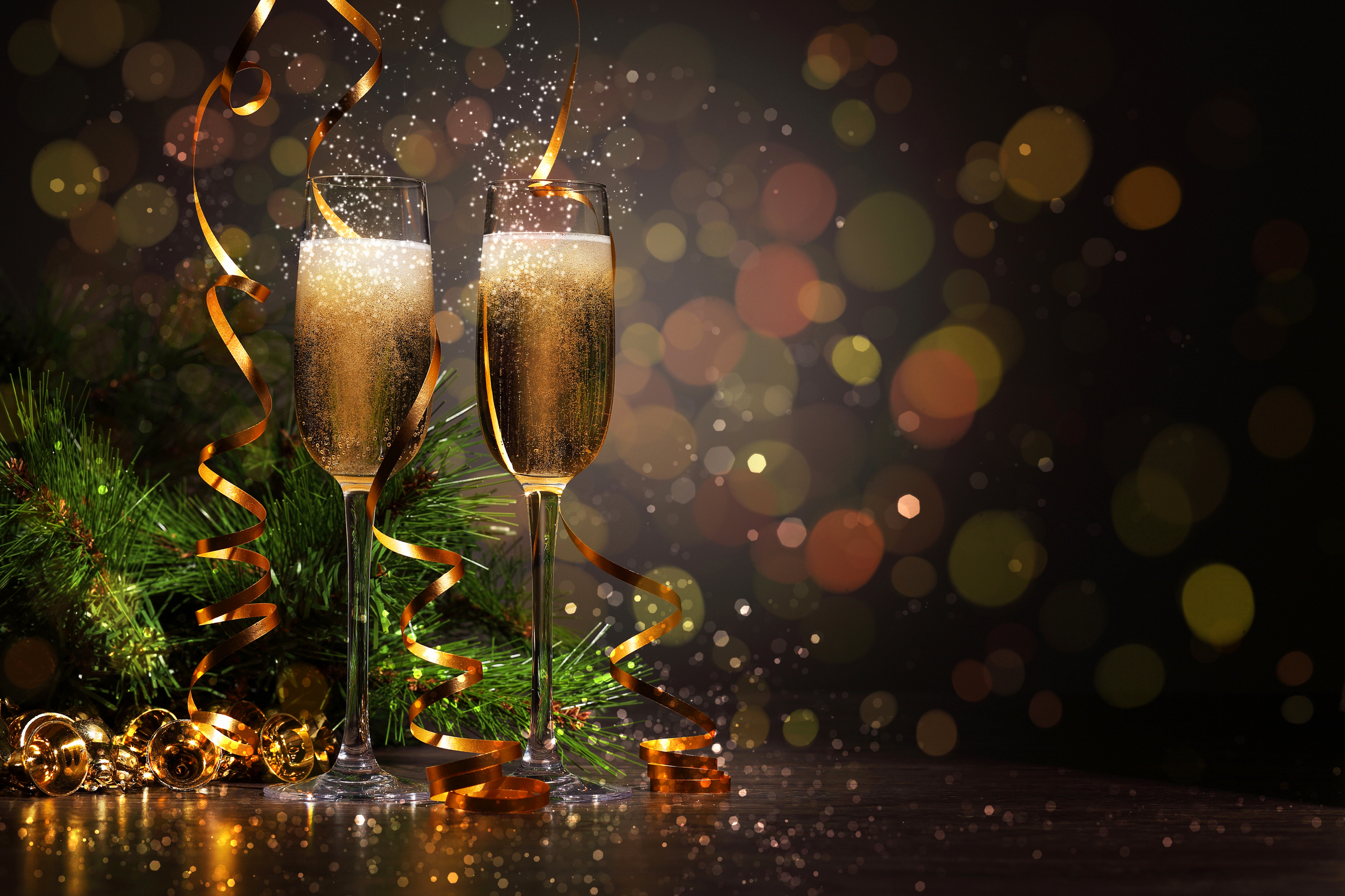 Поздравления с новым годом эфир. Шампанское новый год. Новогодние бокалы. Новый год бокалы. Новогодние бокалы с шампанским.