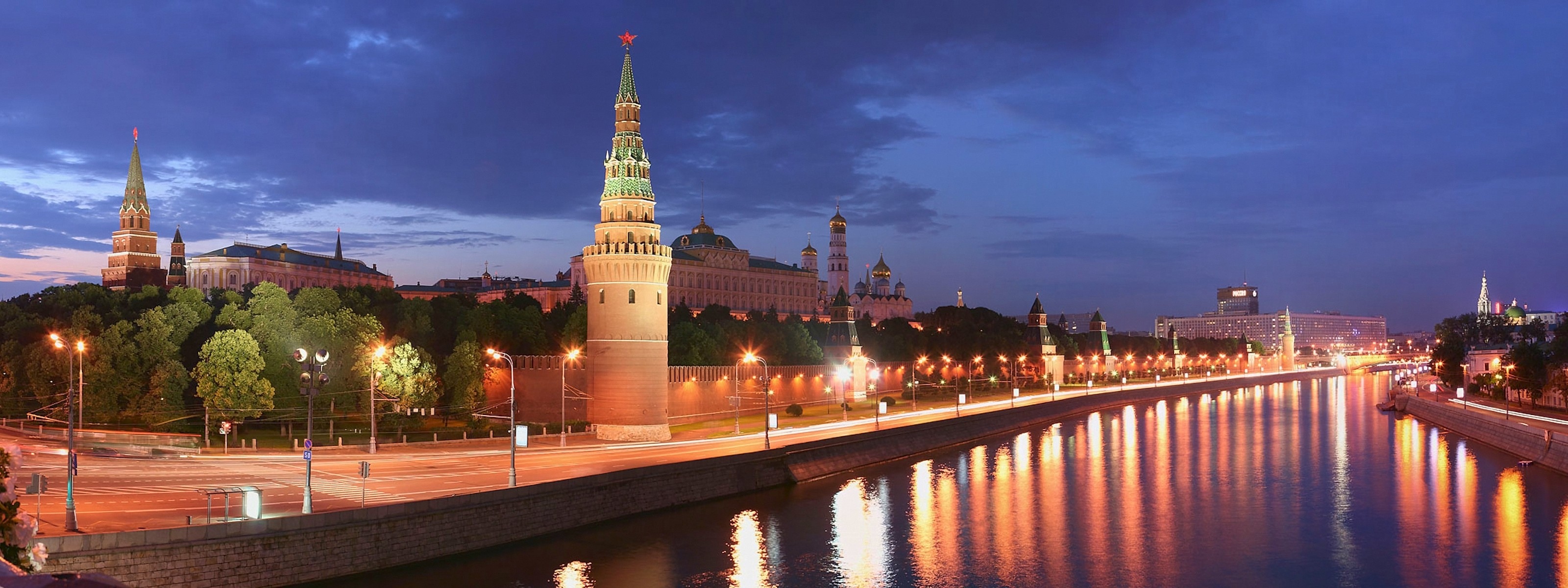 Москва предоставляется. Водовзводная башня Московского Кремля. Москва Хамовники башня Кремля. Москва река Кремль. Москва фотопанорама.