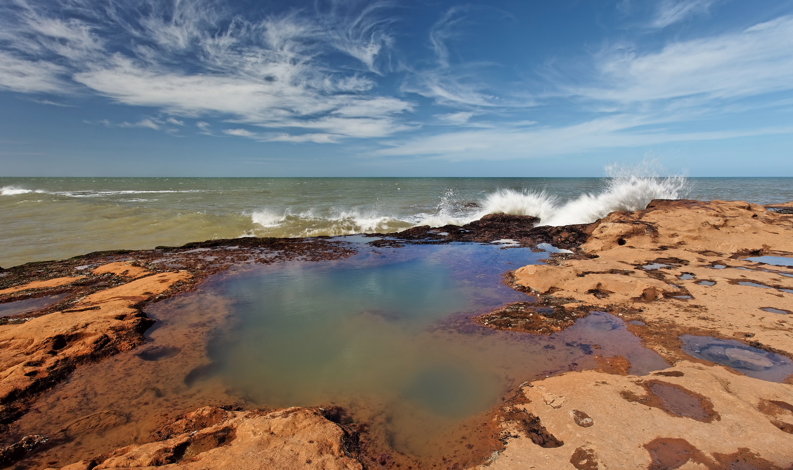 Coast water. Загрязненный берег Каспийского моря. Загрязненный Каспийское море. Каспийское море и грязный берег. Побережье Каспийского моря.