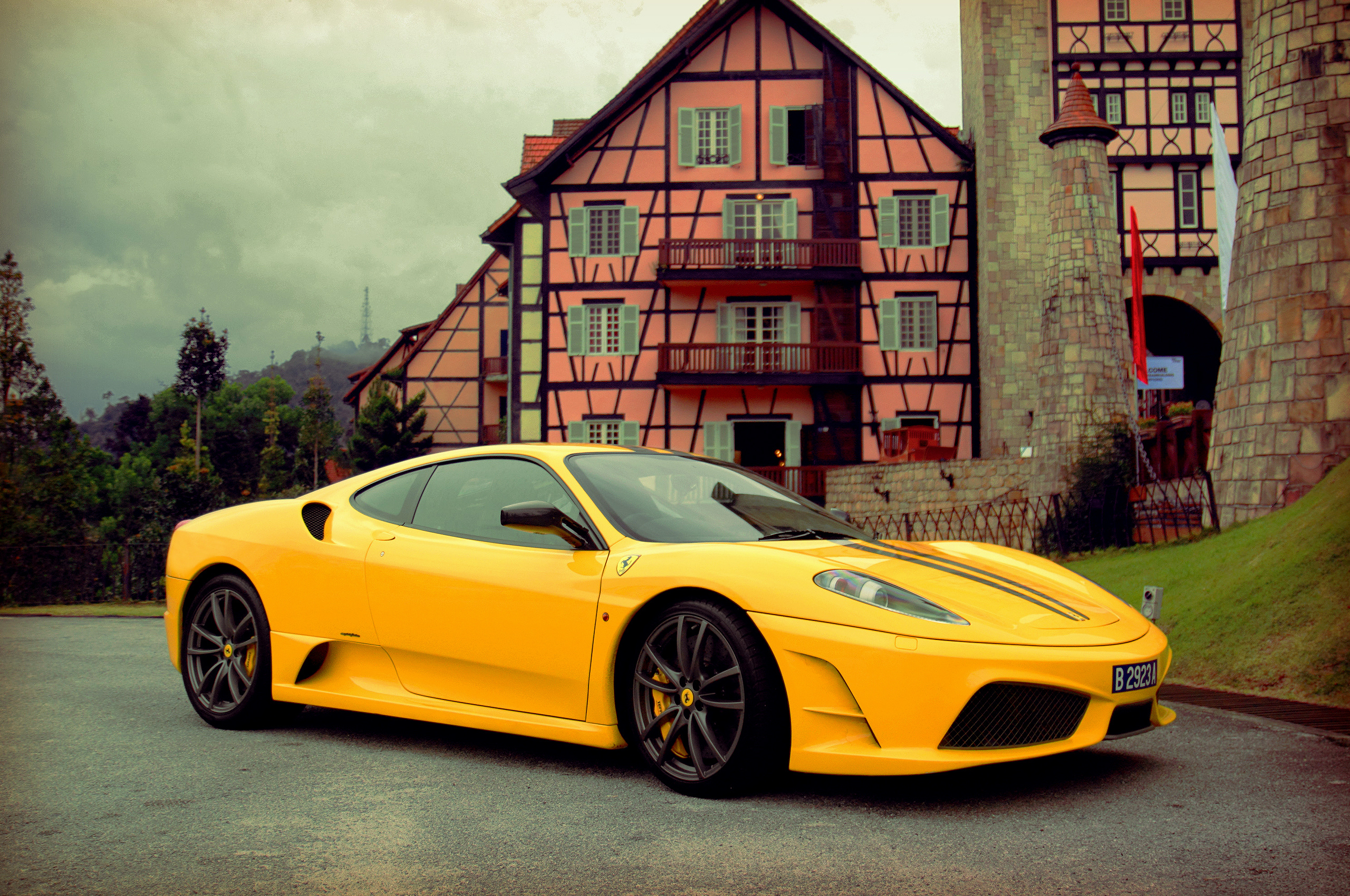 Обои ferrari. Ferrari f430. Желтая Феррари f430. Ferrari f430 Scuderia Yellow.