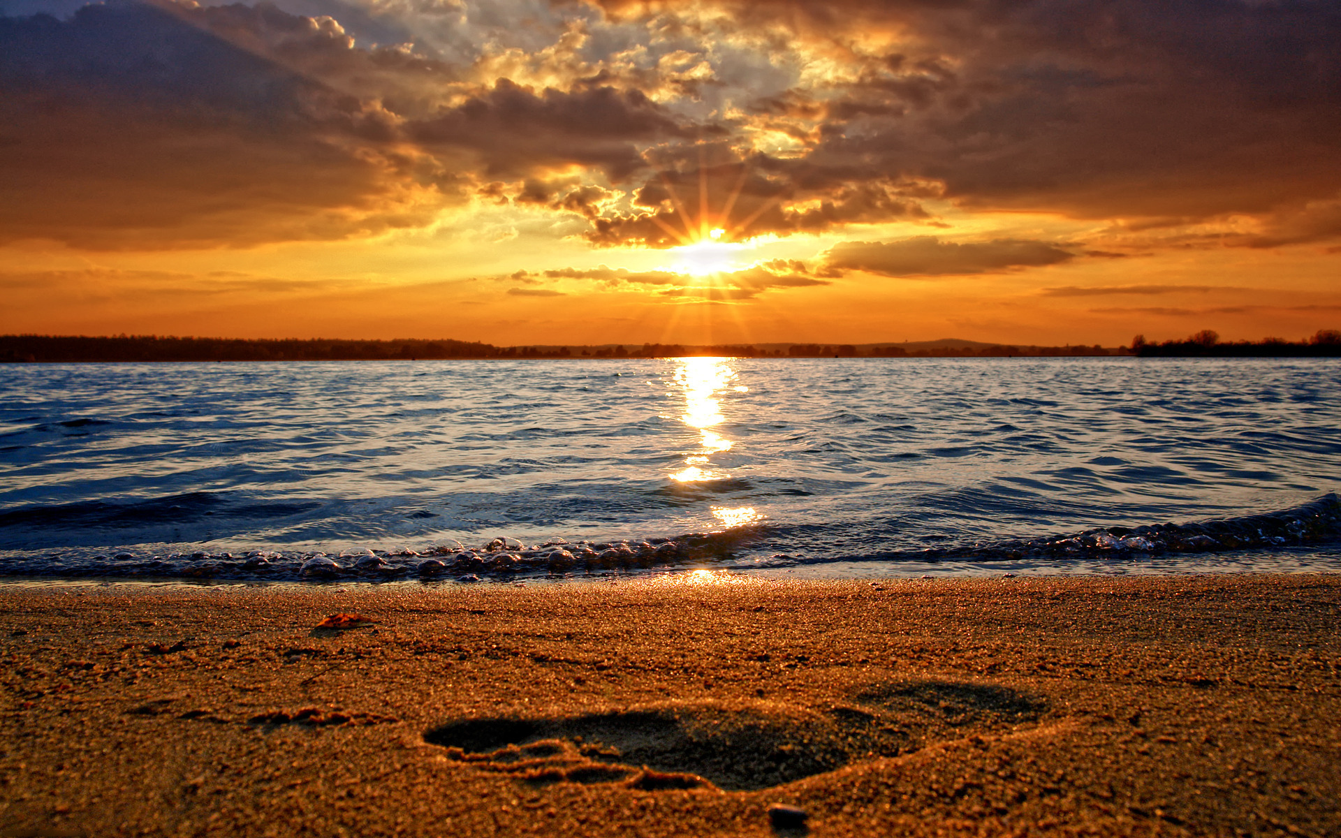 Беречь закат. Пляж песок закат. Море и солнце фото. Рассвет на море фото в высоком качестве. Обои море закат.