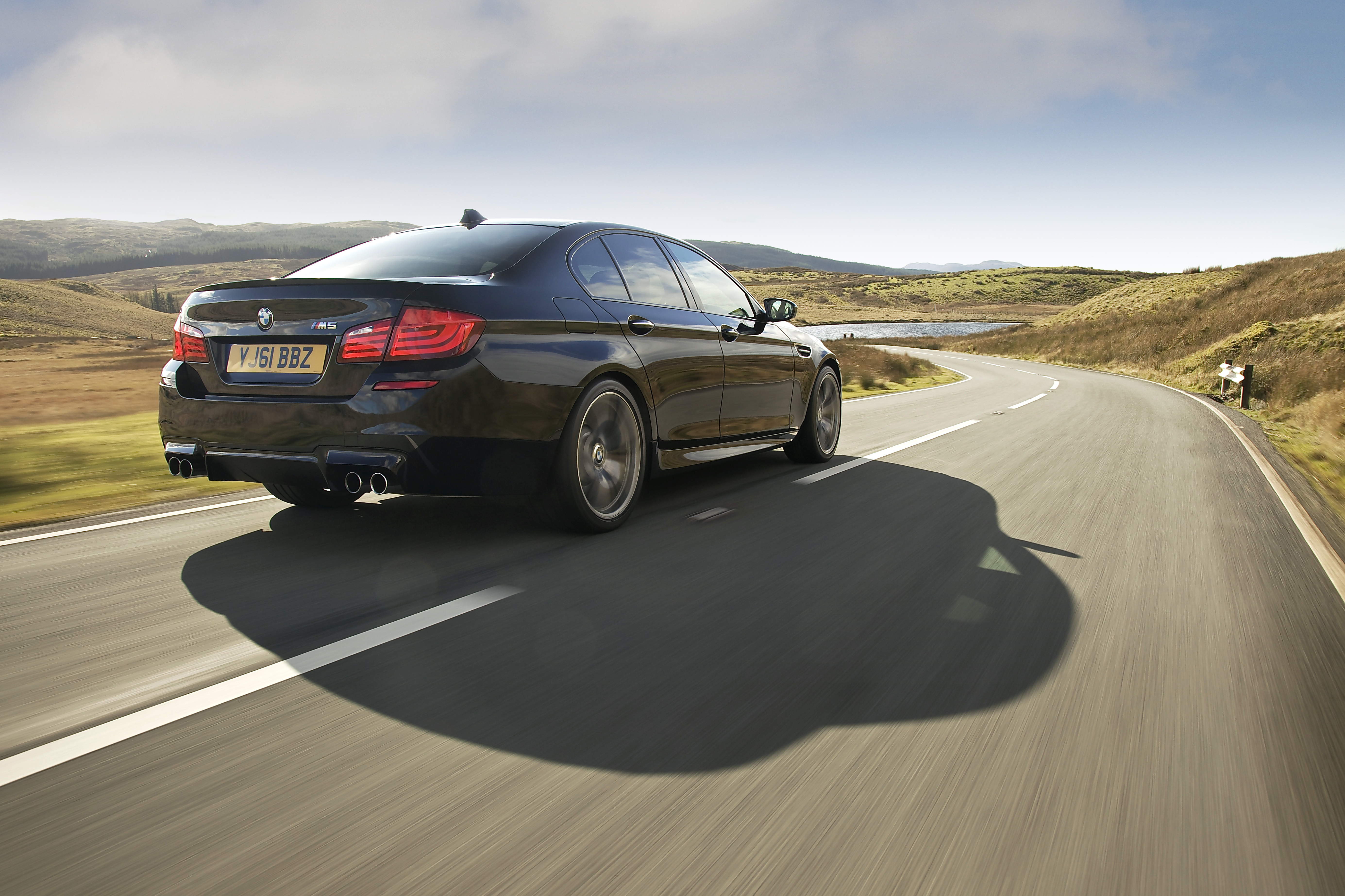 Бмв м5 асфальт. БМВ m5 f10. BMW m5 f90. BMW m5 f10 2012. BMW m5 f10 дрифт.