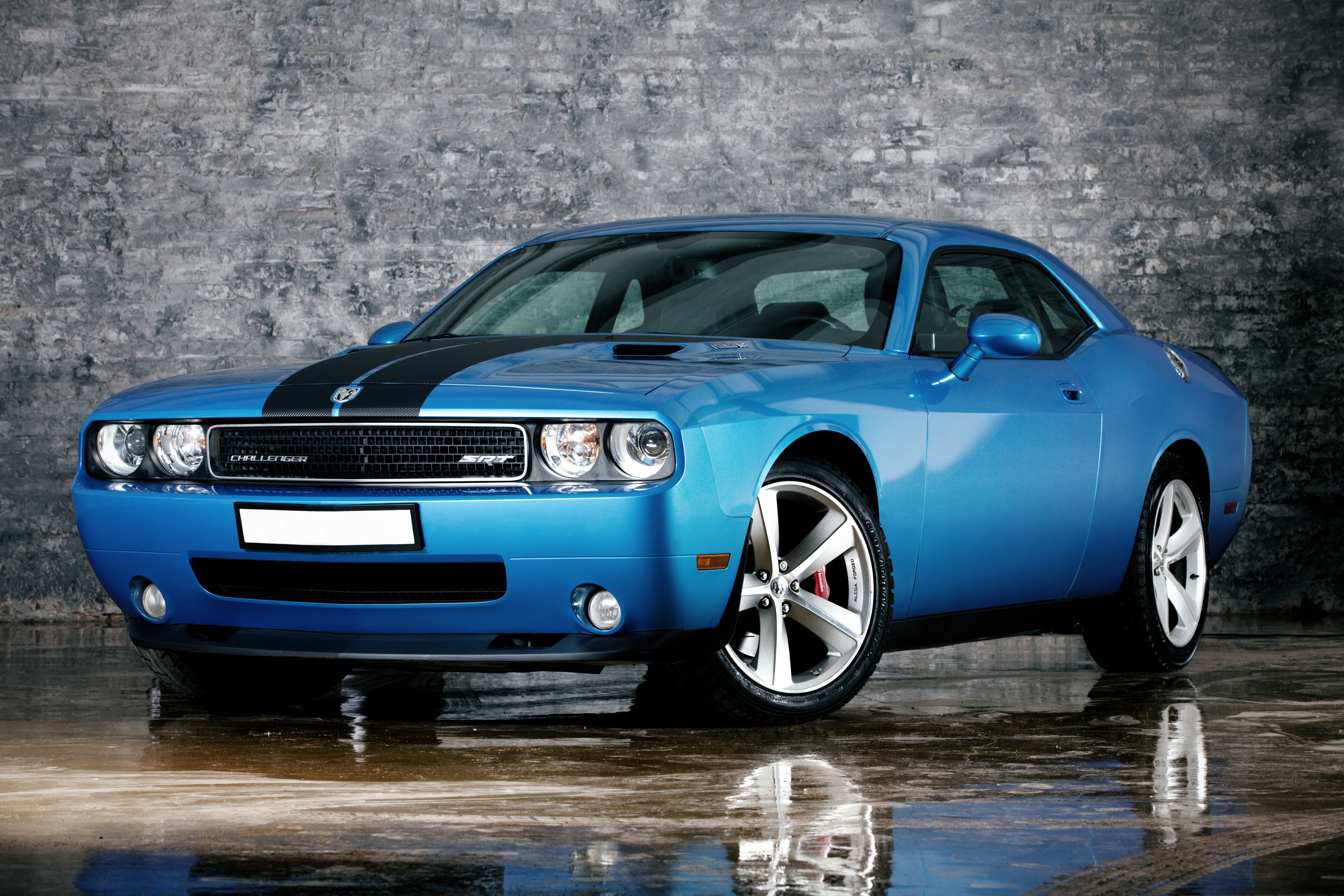 Обои рабочий автомобиль. Додж Челленджер 90. Додж Челленджер синий. Dodge Challenger 2008. Dodge Challenger srt8 2014.