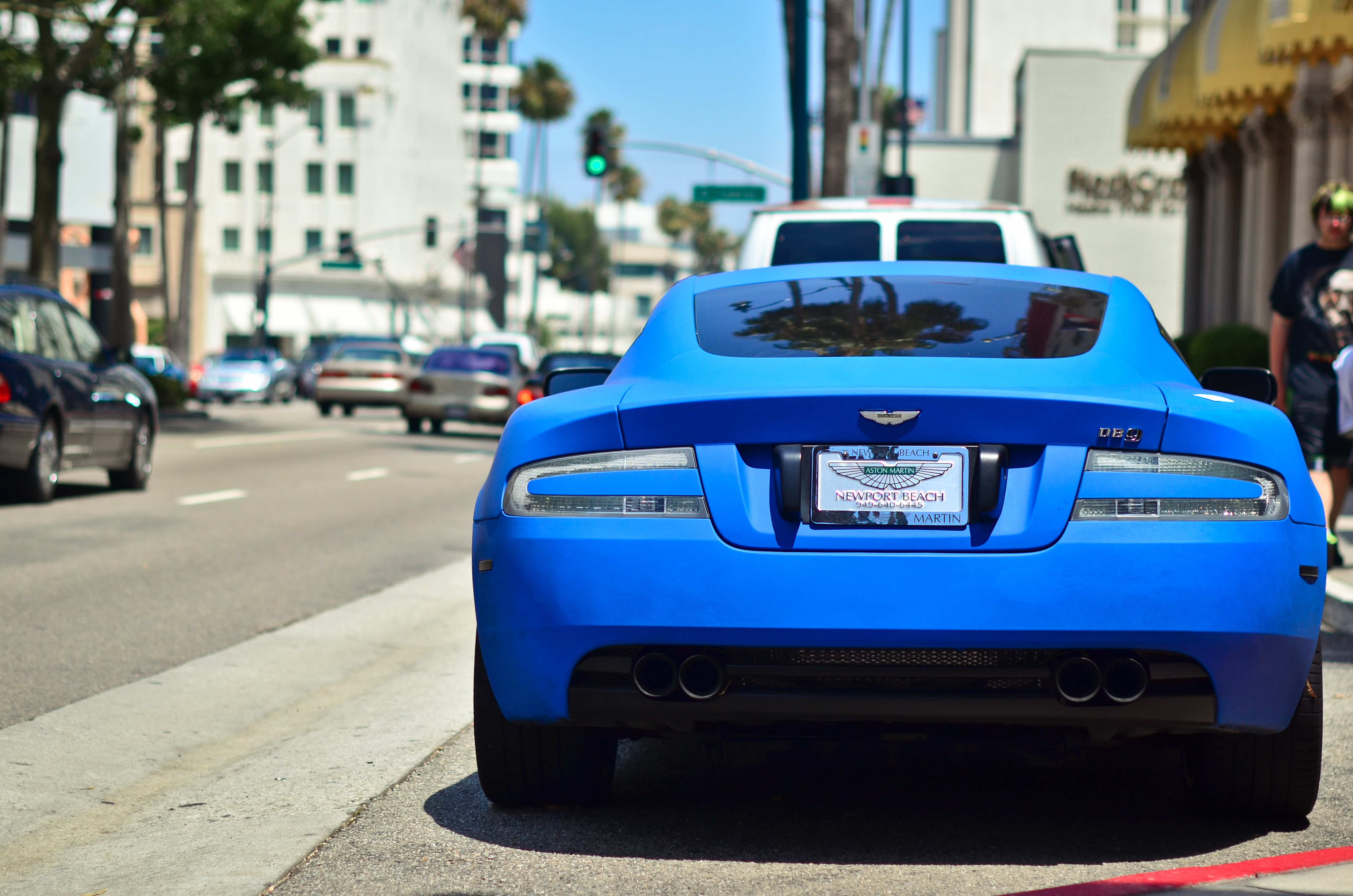Покажи синие машины. Голубой Aston Martin db9.