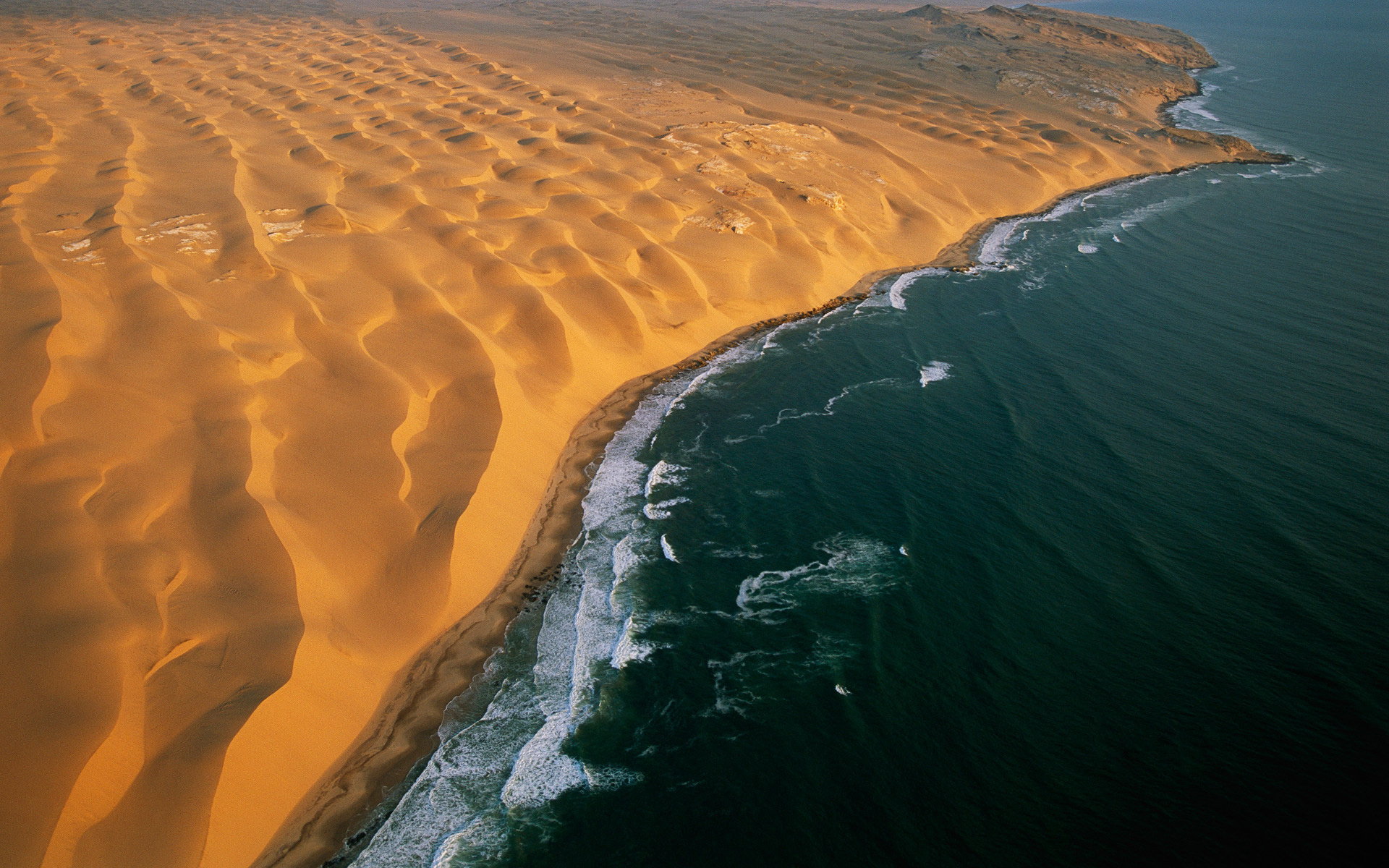 Край пустыни Намиб. Намибия море. Пустыня Намиб и Атлантический океан Намибия. Средиземноморье африка