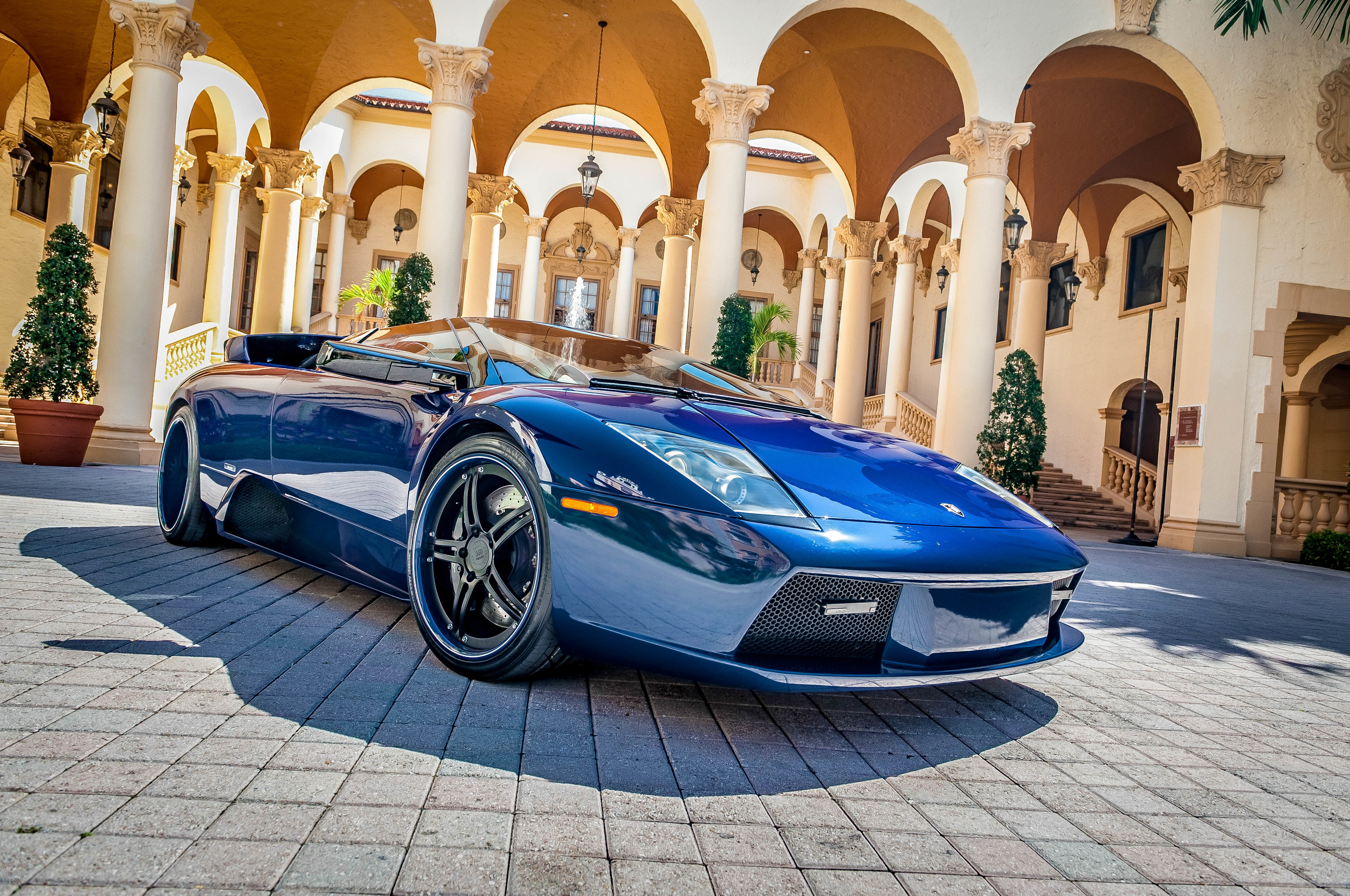 Luxury автомобили. Lamborghini Gallardo 2023. Ламборджини авентадор 777. Ламборгини Мурселаго 2022. Ламборгини авентадор особняк.