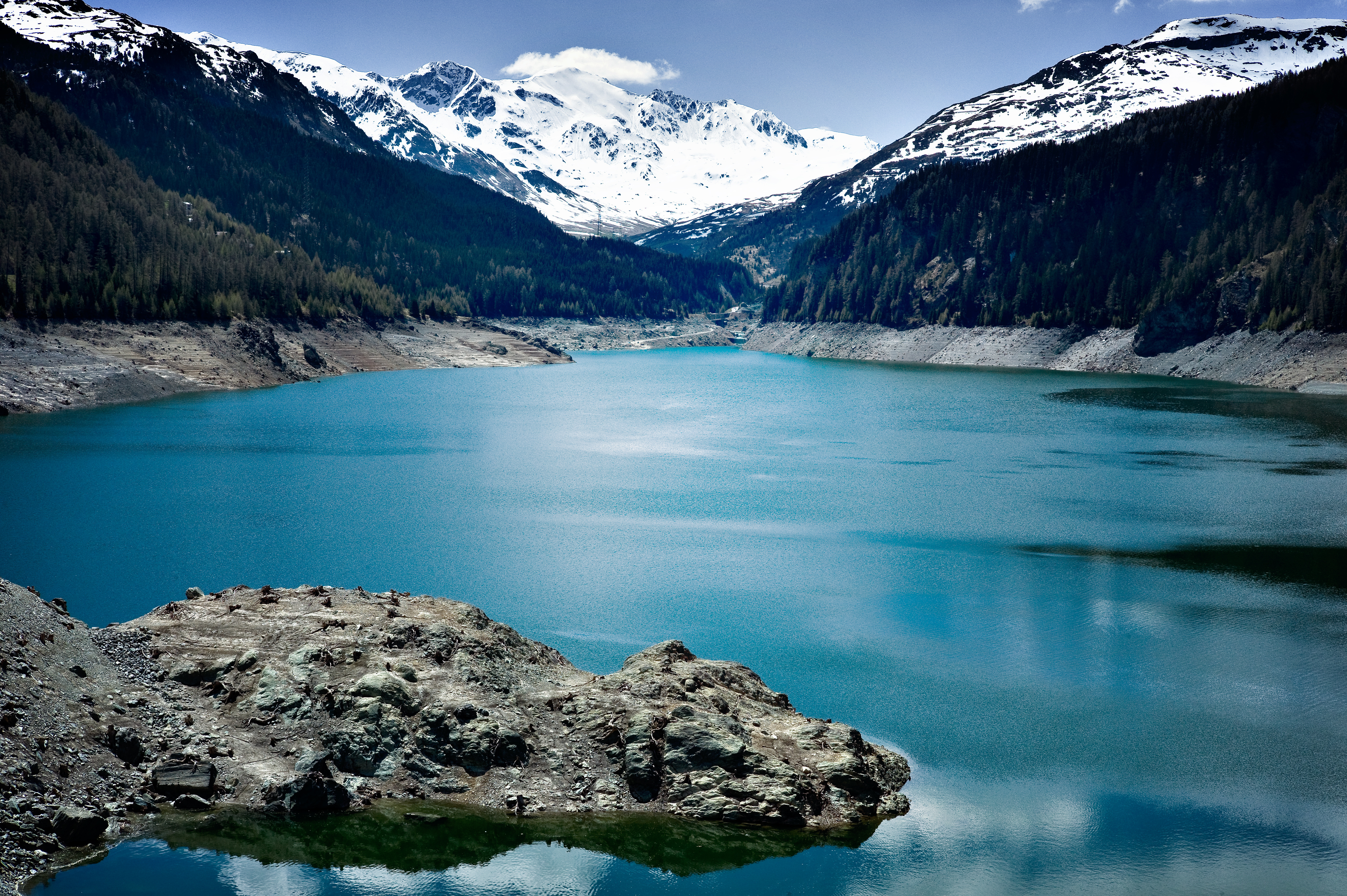 Голубое озеро байкал. Алаудинские озера. Озеро Байкал. Алма Аты голубое озеро. Голубое озеро в Швейцарии.