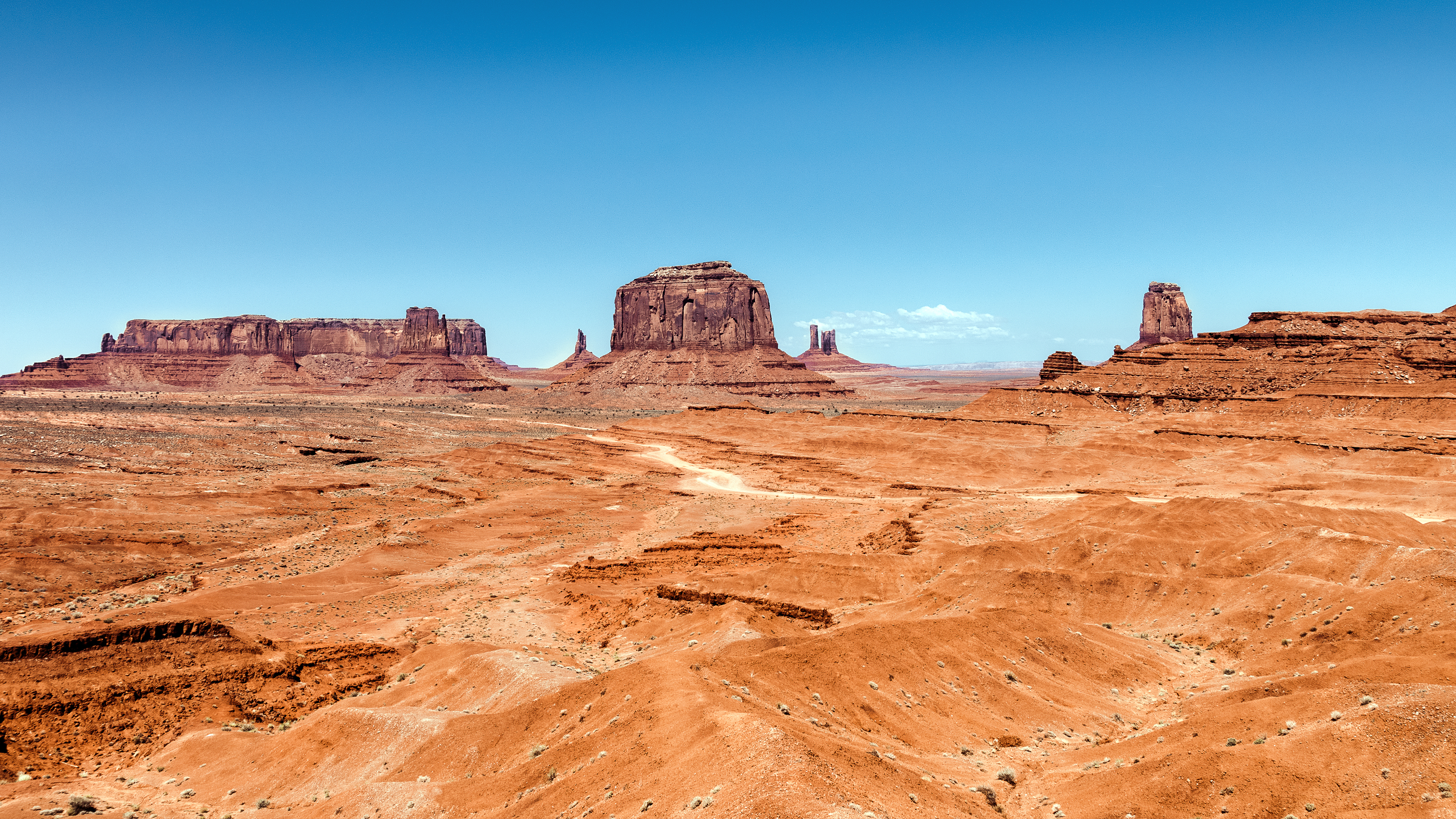 Аризона штат сша. Долина монументов, штат Юта, США. Аризона горы каньон пустыня. Штат Юта Долина монументов карьер. Пустыня Аризона Долина красных замков.