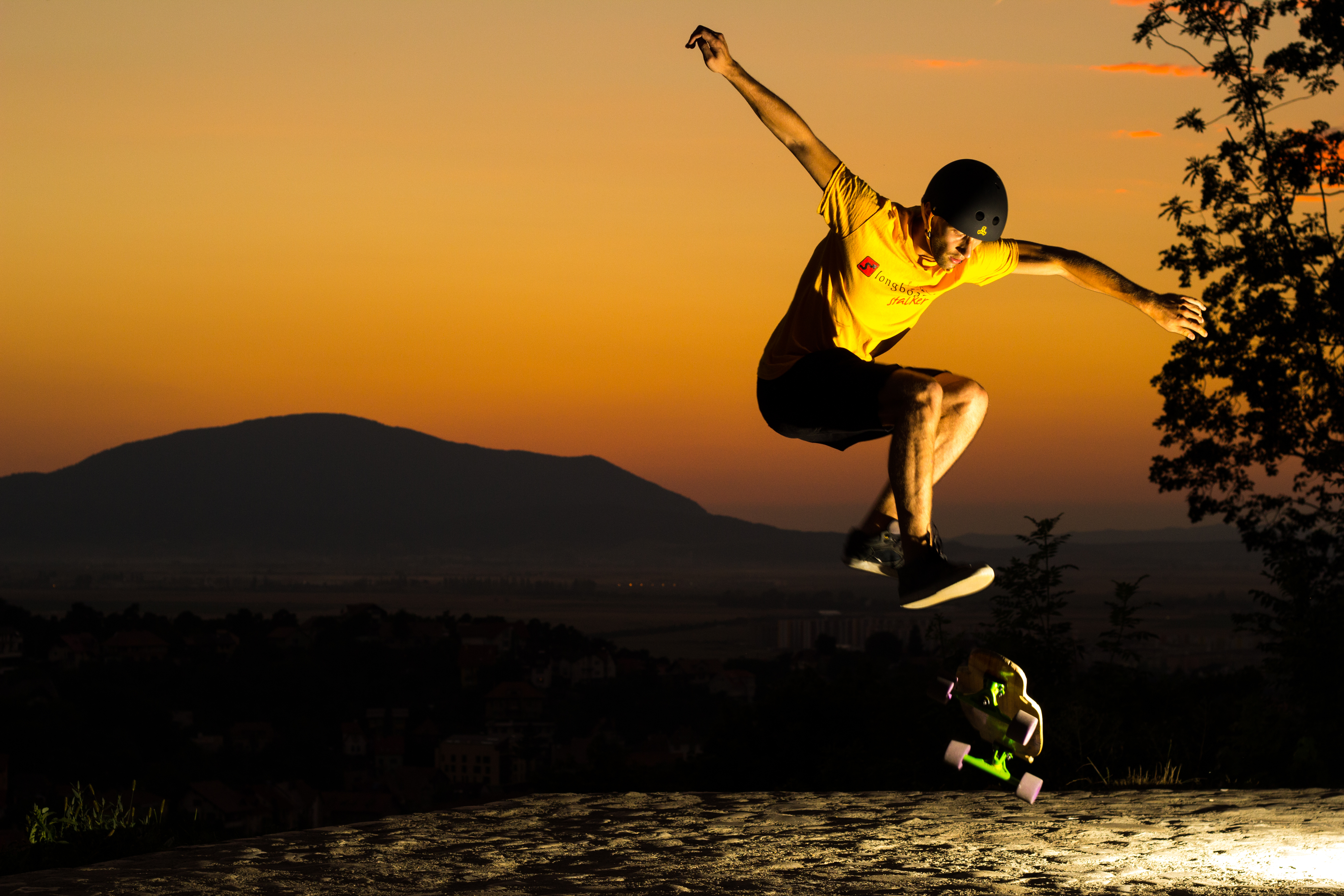 Классные фото. Карим Кэмпбелл скейтер. В прыжке. Красивый прыжок. Парень в прыжке.