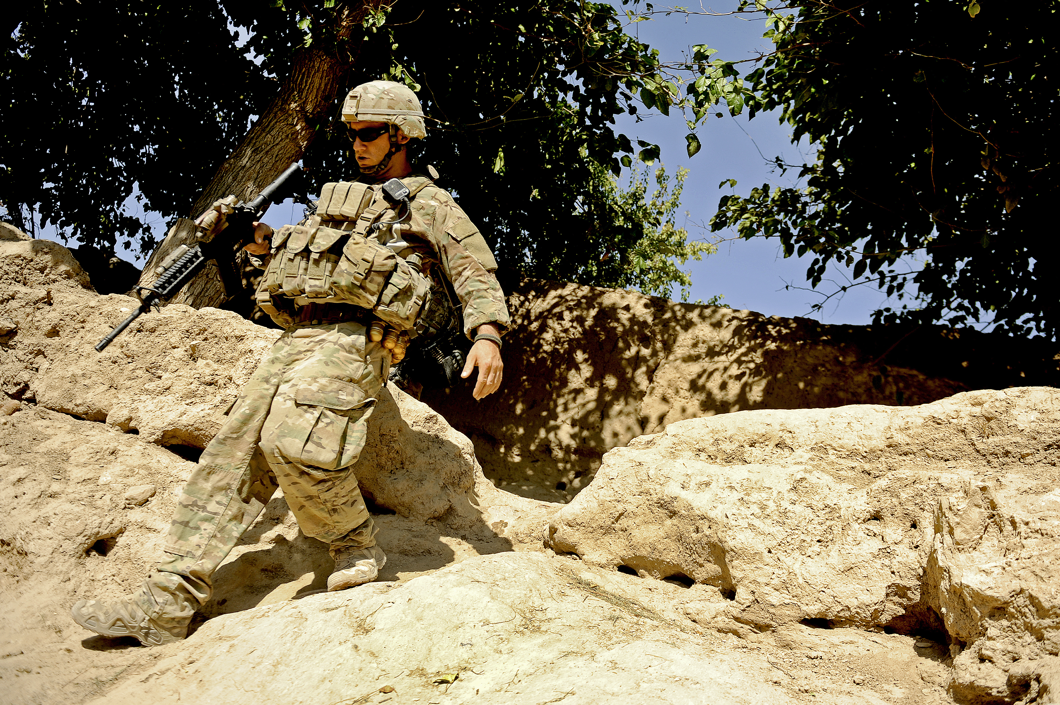 Читать земляной солдат. Снаряжение солдат США В Афганистане. Солдаты США В Афганистане 2002-2004 экипировка. Экипировка американского солдата в Афганистане. Солдаты США В Афганистане.
