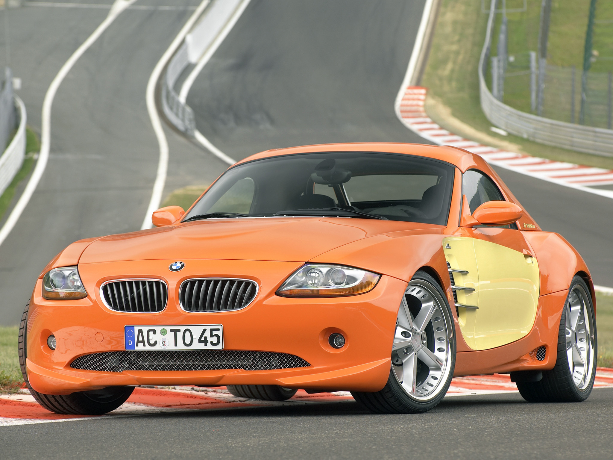 Любые виды машин. BMW z4 оранжевая. BMW z4 2003. Шницер БМВ. BMW z3 оранжевый.