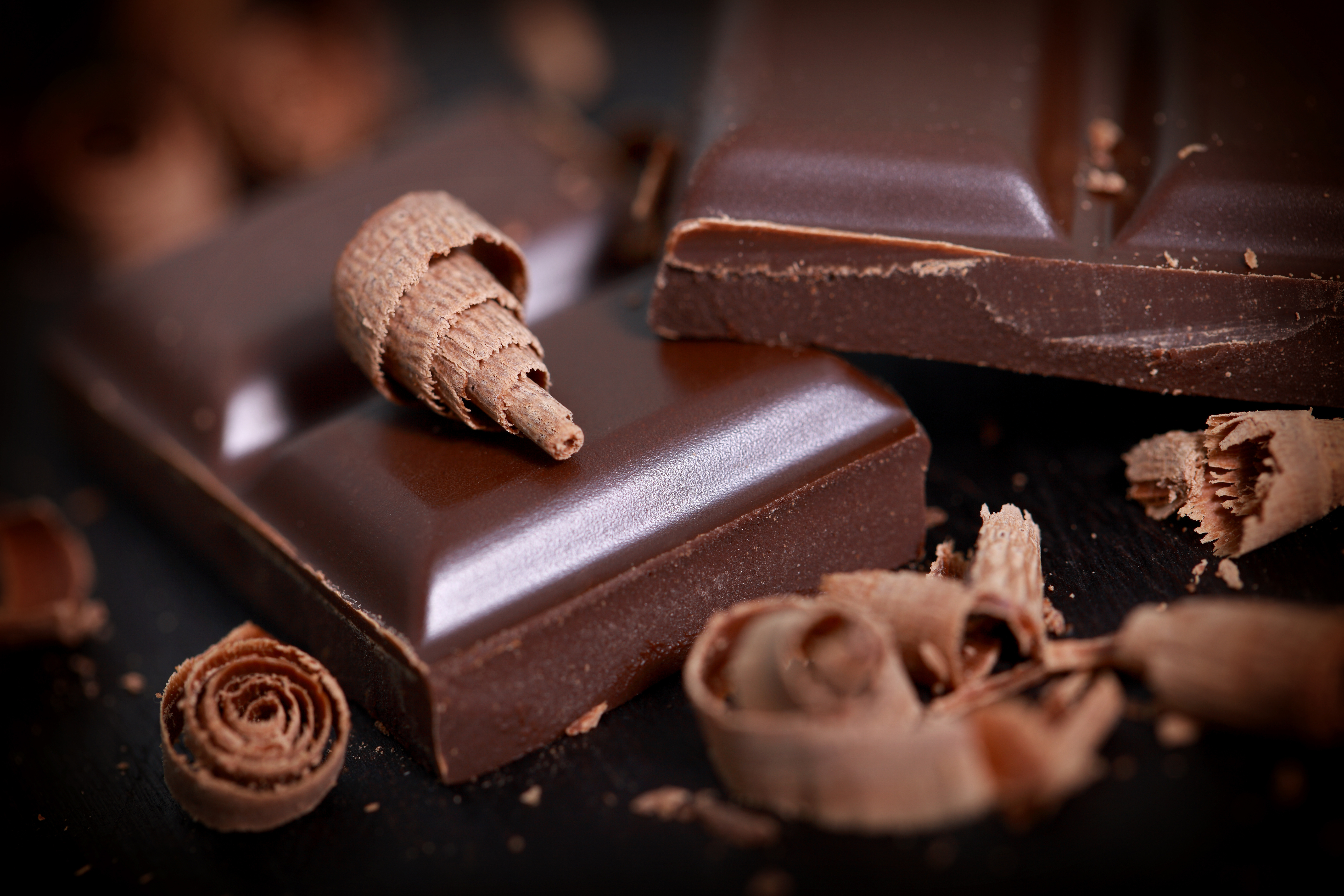 Шоколад и писатель. Красивый шоколад. Красивые шоколадки. Шоколадные конфеты. Шоколадная плитка.