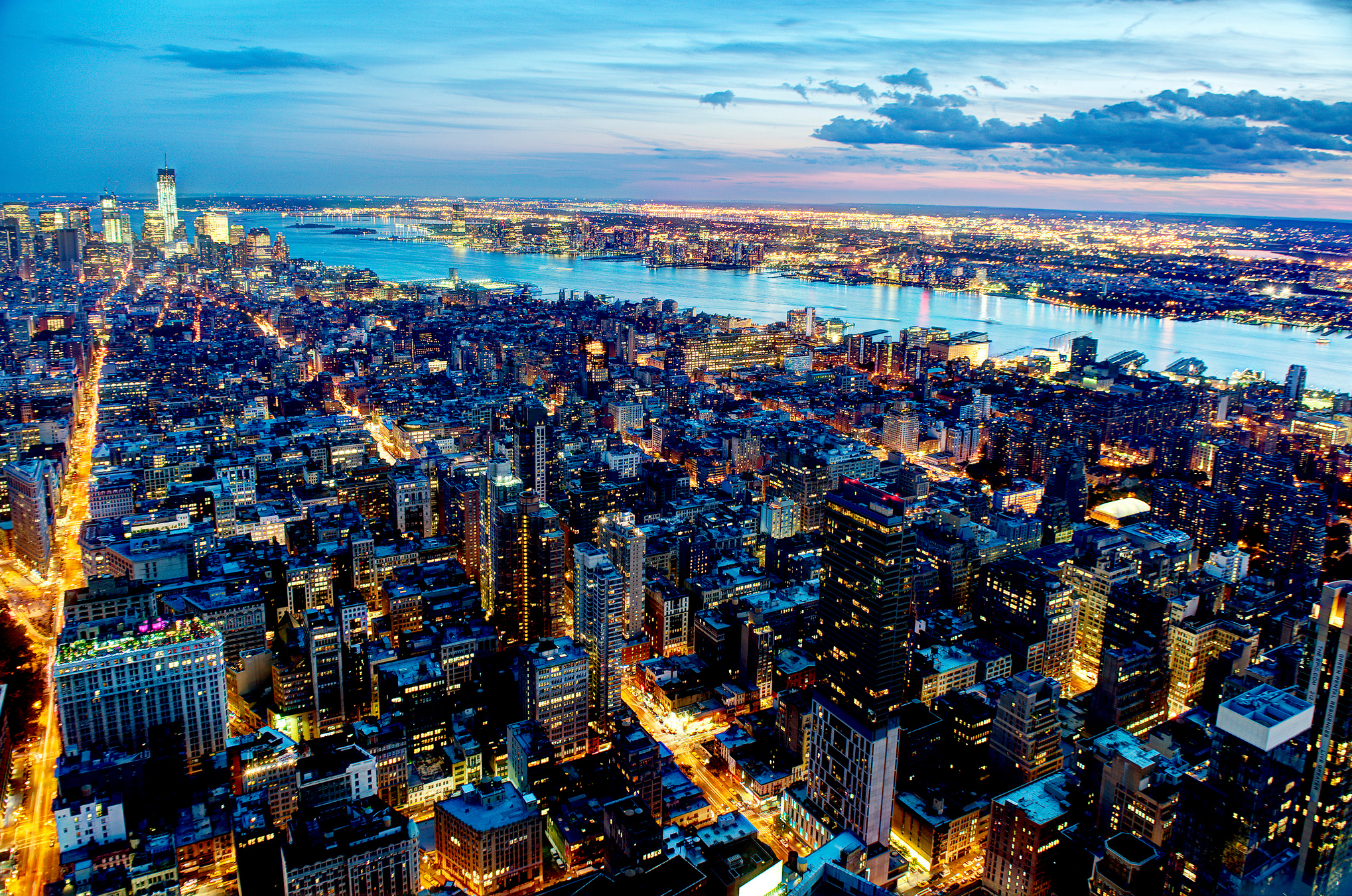Ковид в америке. Ночной Нью-Йорк Манхэттен. Нью-Йорк Сити города США. Америка Нью Йорк город сверху. Нью-Йорк, США вид сверху.