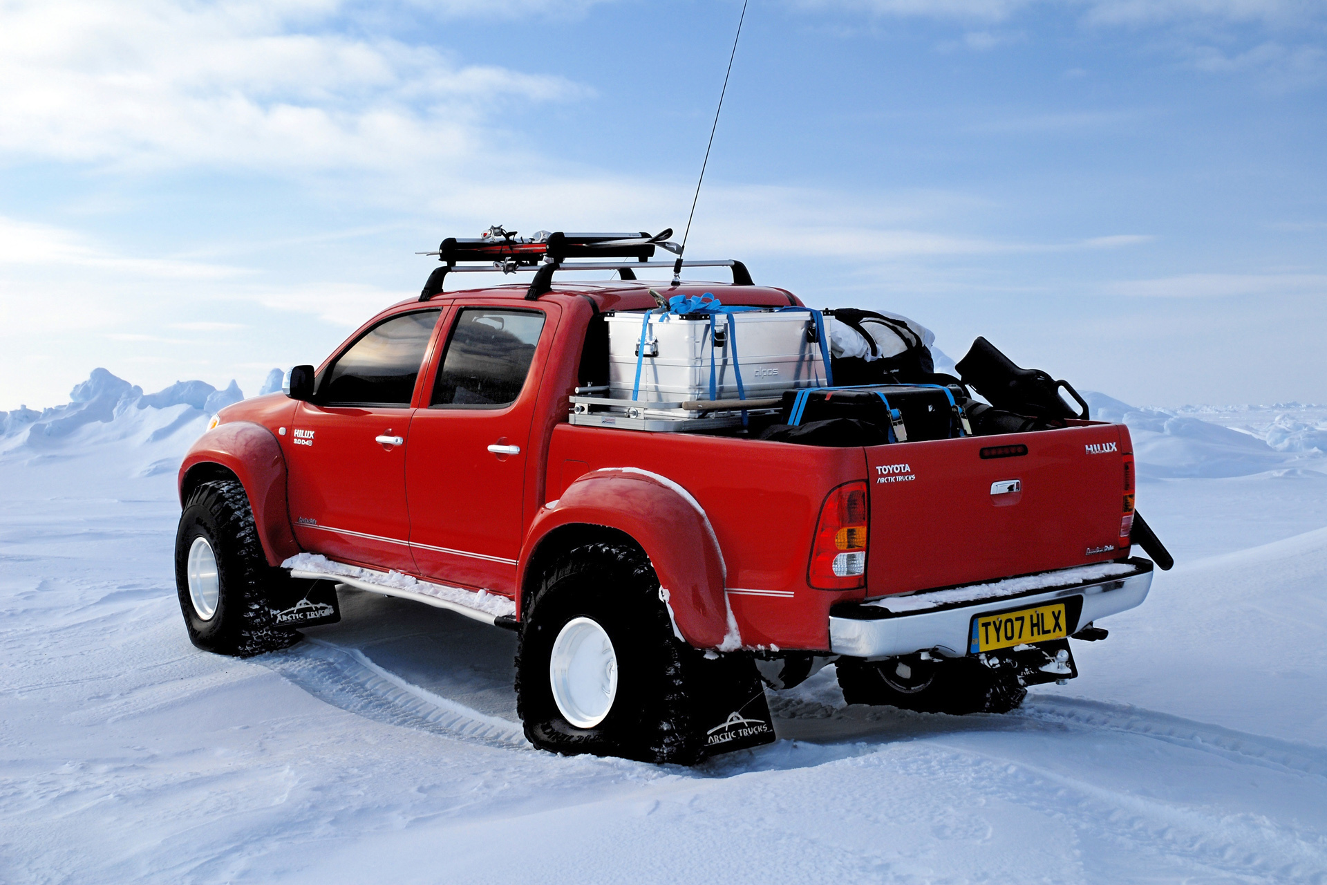 2007 Toyota Hilux Arctic Trucks at38