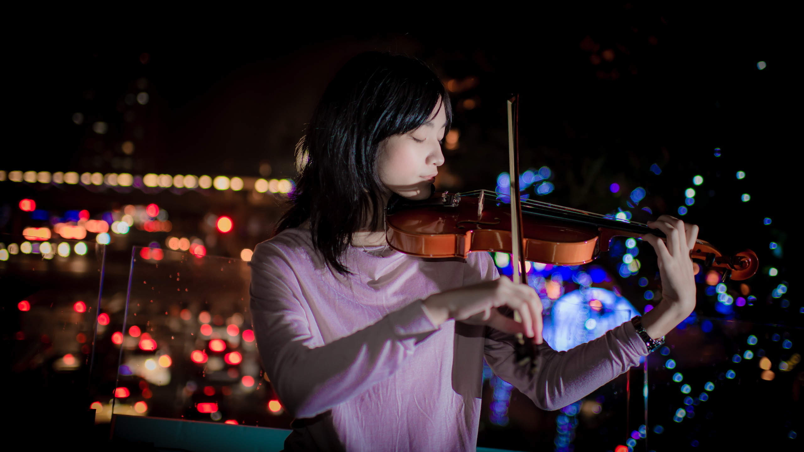 Грустные песни скрипка. Девушки со скрипкой. Девочка со скрипкой. Фотосессия девушка скрипачка. Девушка играет на скрипке.