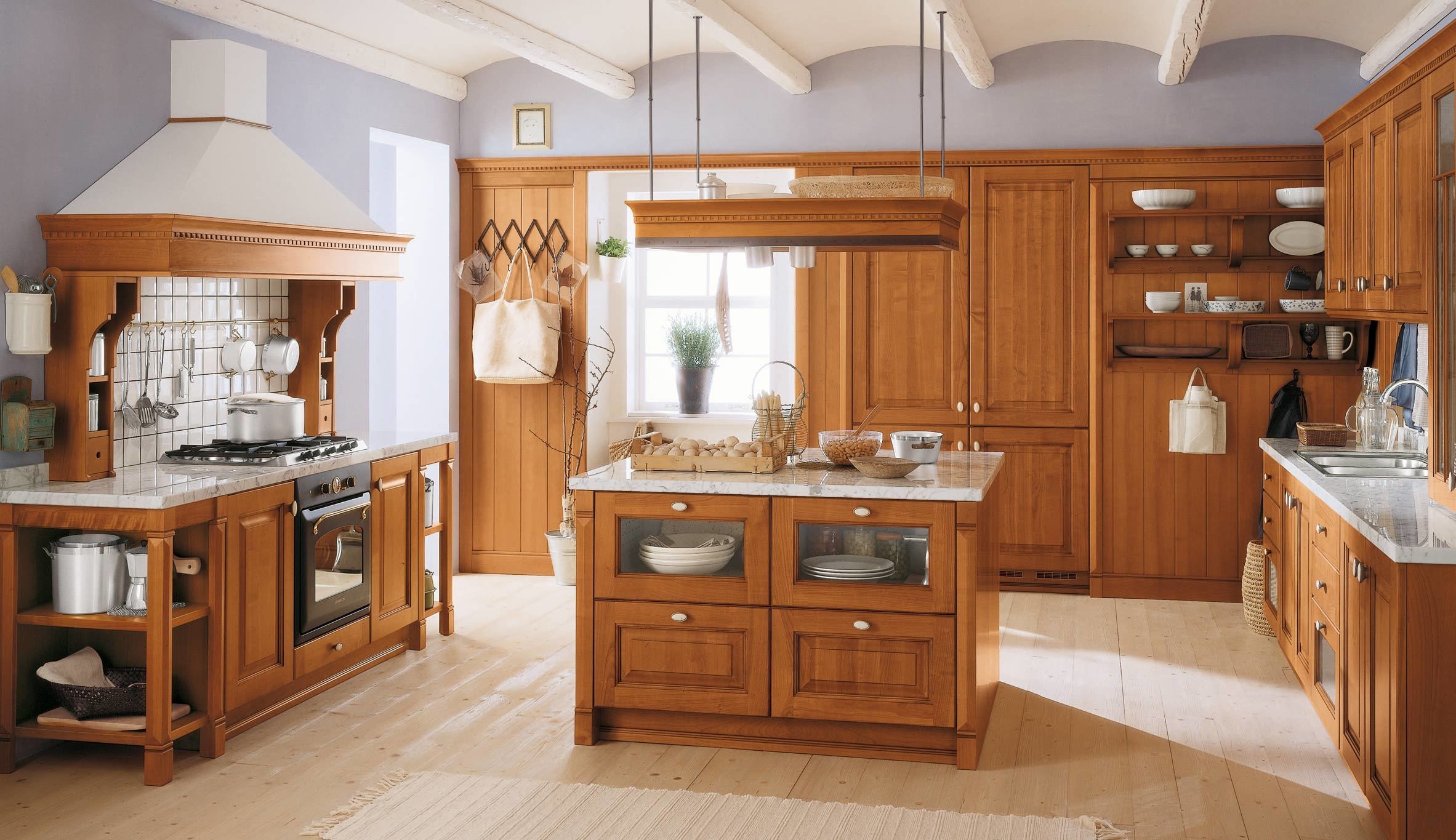 Кухни хорошие деревянные. Деревянная кухня. Кухня дерево. Кухонный гарнитур дерево. Красивые деревянные кухни.