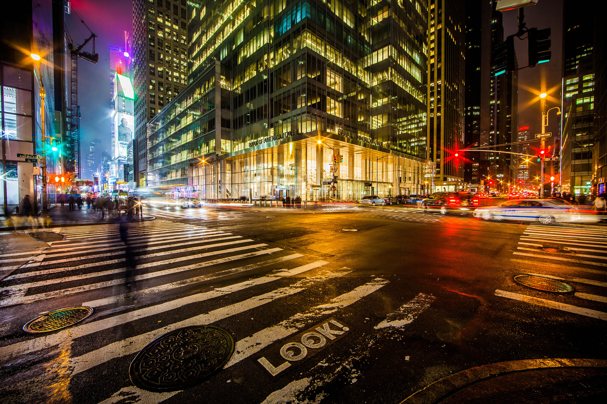 Городской вид. Нью-Йорк Манхэттен ночью улица. Улицы Нью Йорка перекресток. Дорога в Нью Йорке Манхеттен.