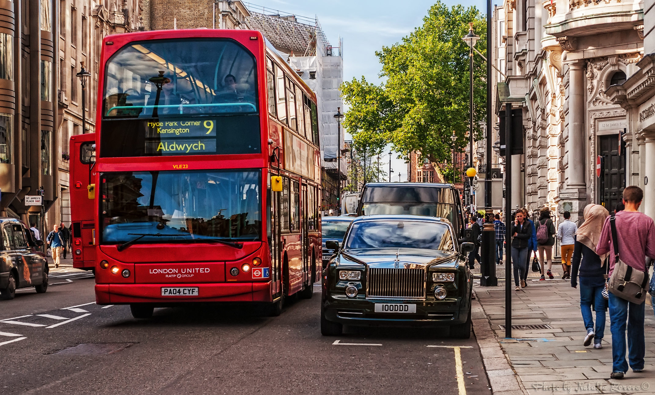 Come uk. Street Великобритания. Транспорт Великобритании. Автобус Англии. Улицы Лондона.