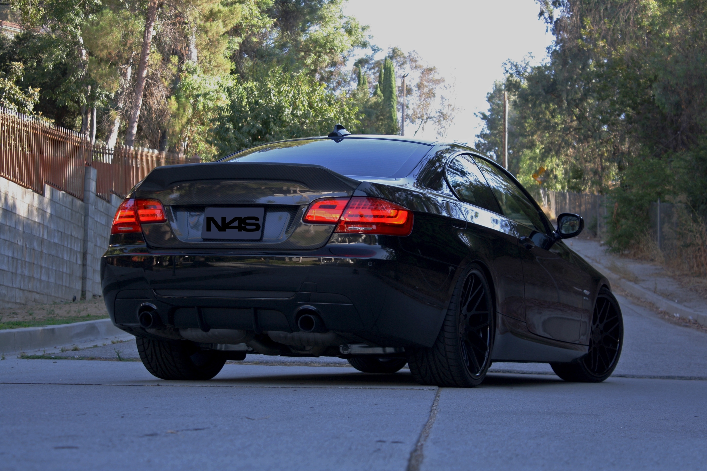 BMW m3 e92 черная голубыми фарами