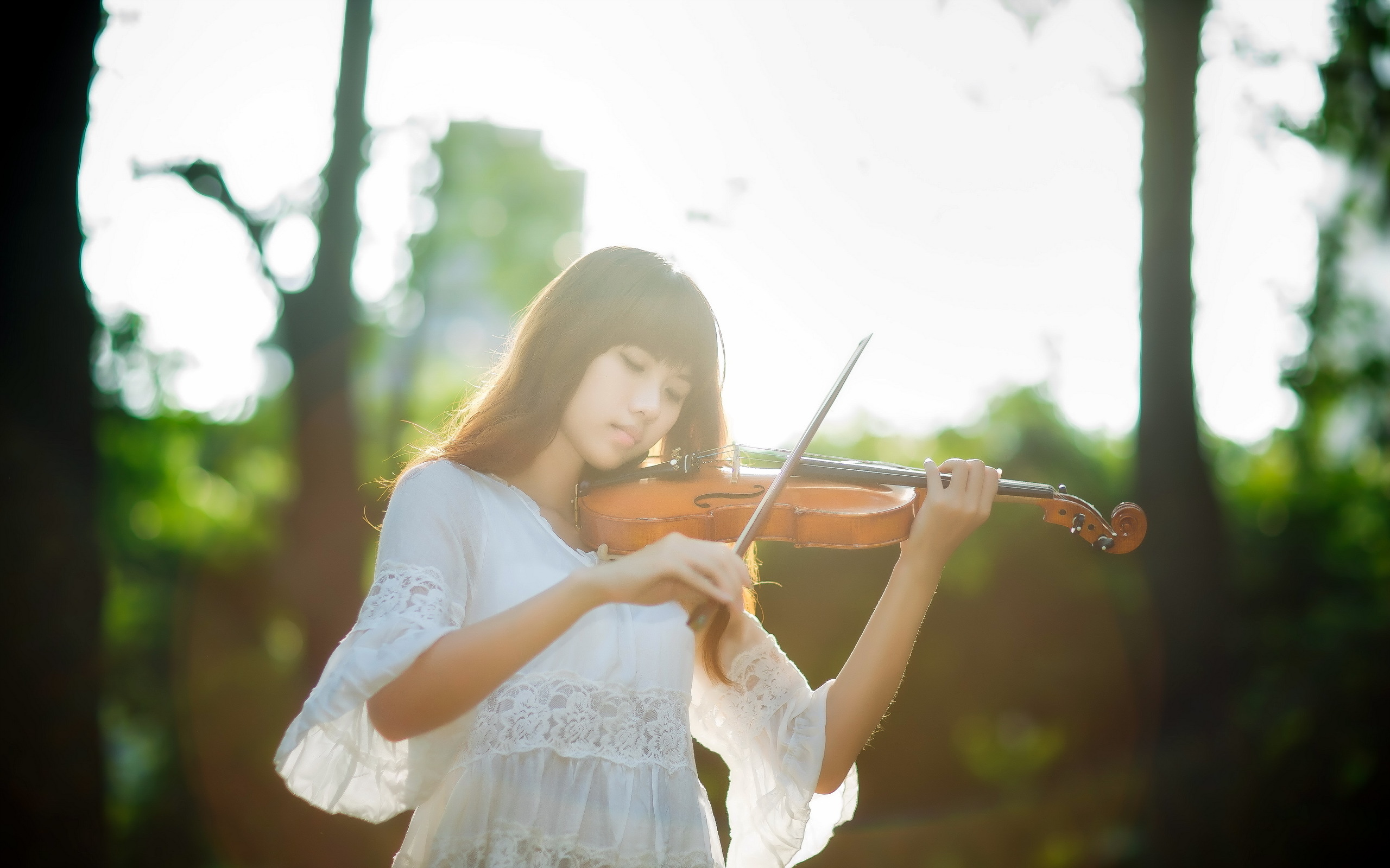 Девочка скрипачка. Девушки со скрипкой. Девочка со скрипкой. Фотосессия со скрипкой. Скрипка на природе.