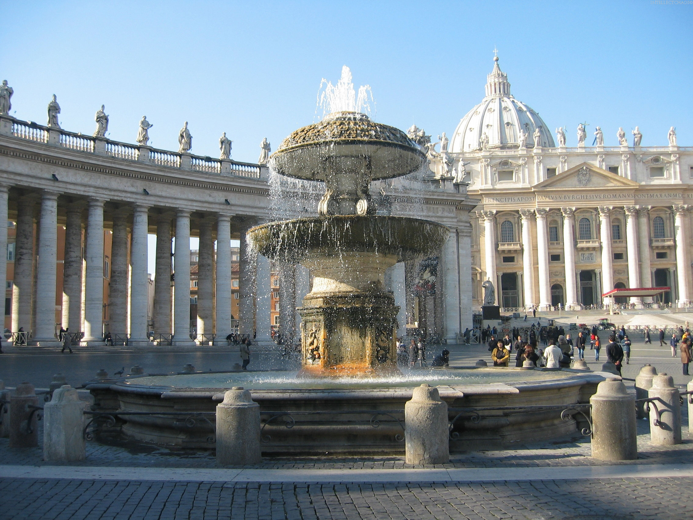Рим площадь святого. Площадь Святого Петра. Ватикан. Рим. Фонтан Бернини площадь Святого Петра. Площадь Святого Петра Ватикан.