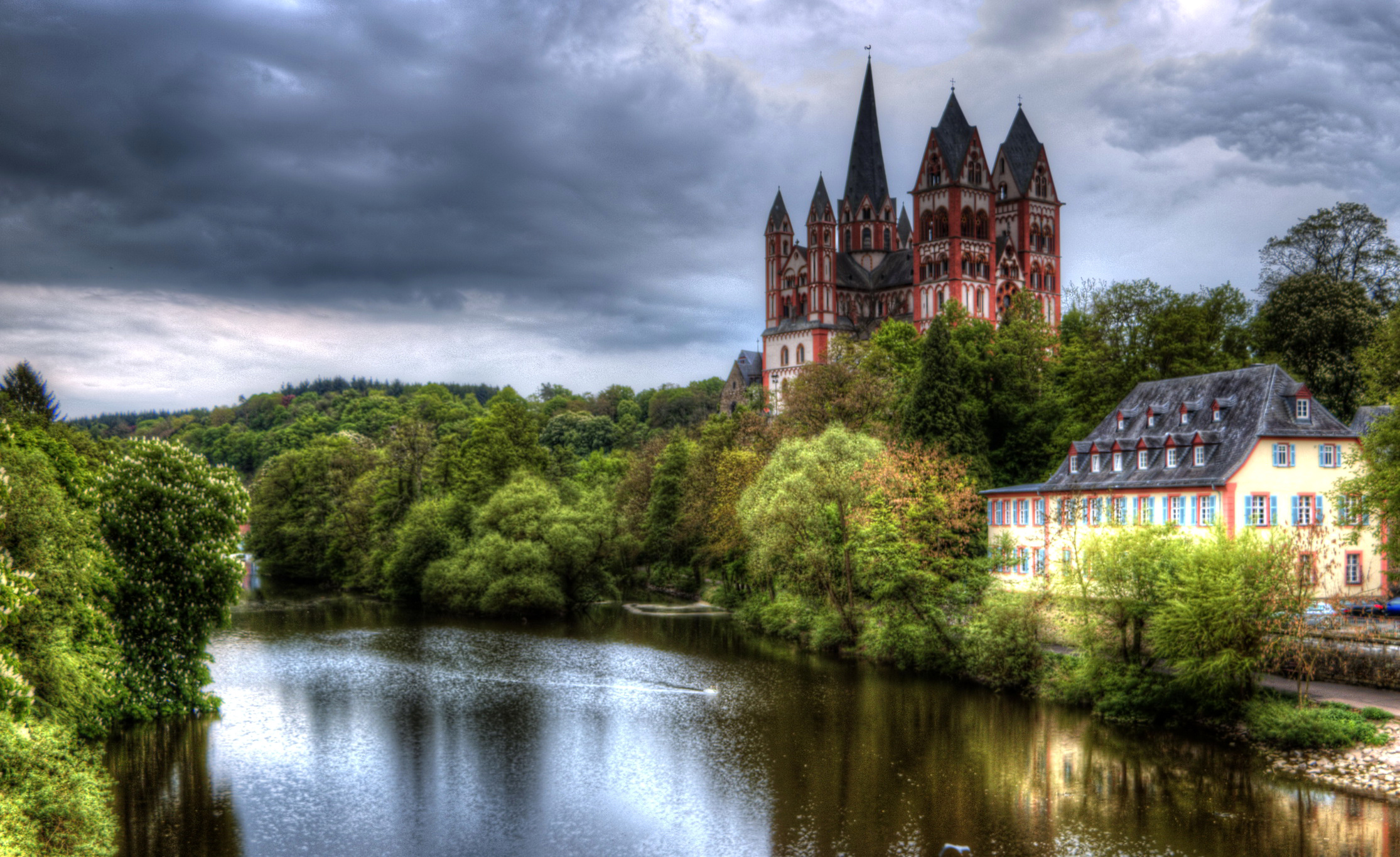 Обои на стол замки. Замок Лимбург. Замок Шверин. Бавария Германия. Замок Меспельбрунн Бавария.