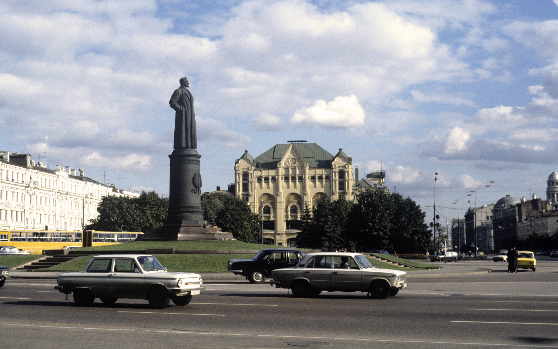 Площадь им дзержинского