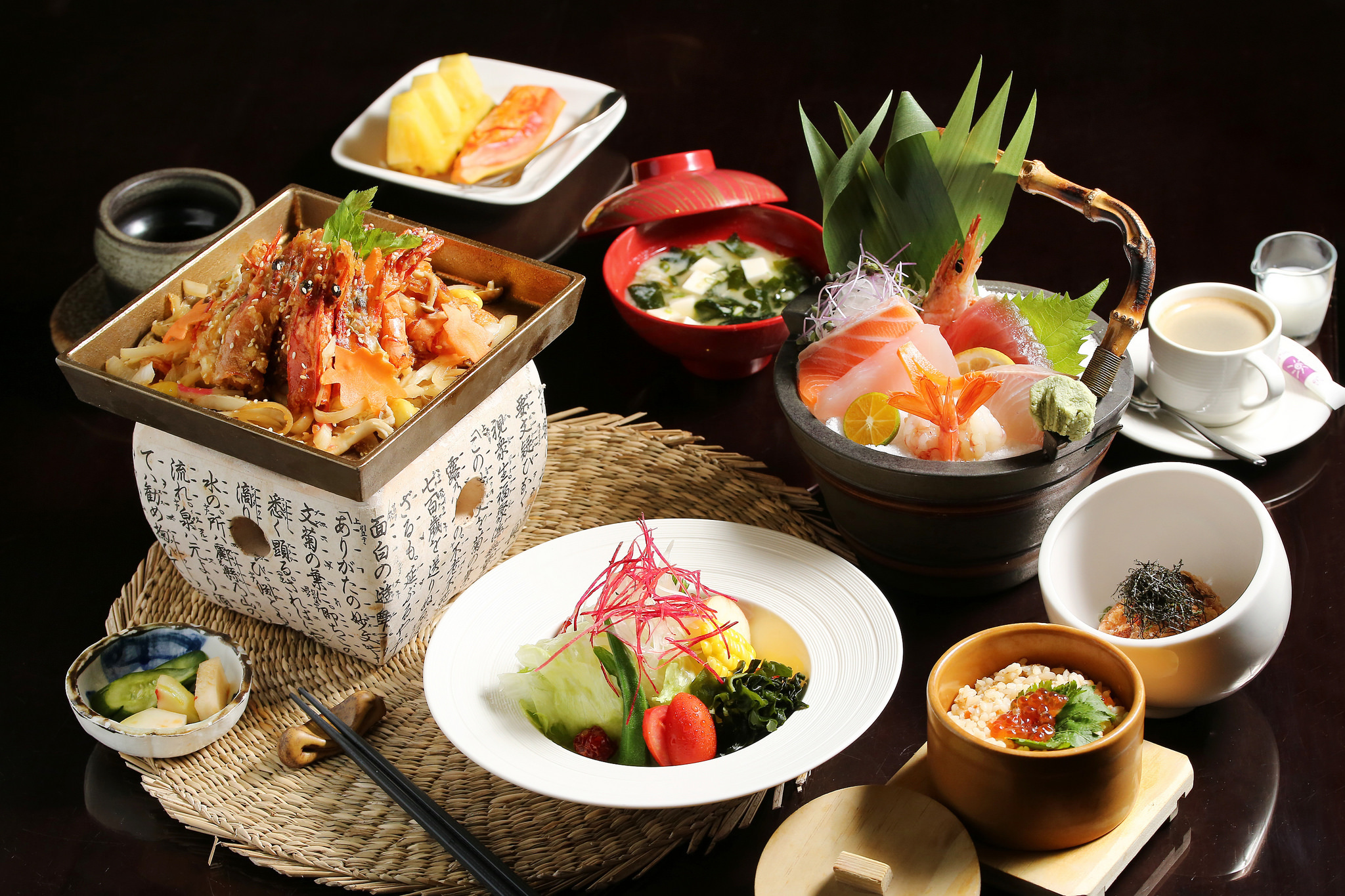 Японский обед. Японская кухня. Японская еда. Японский. Традиционная японская кухня.