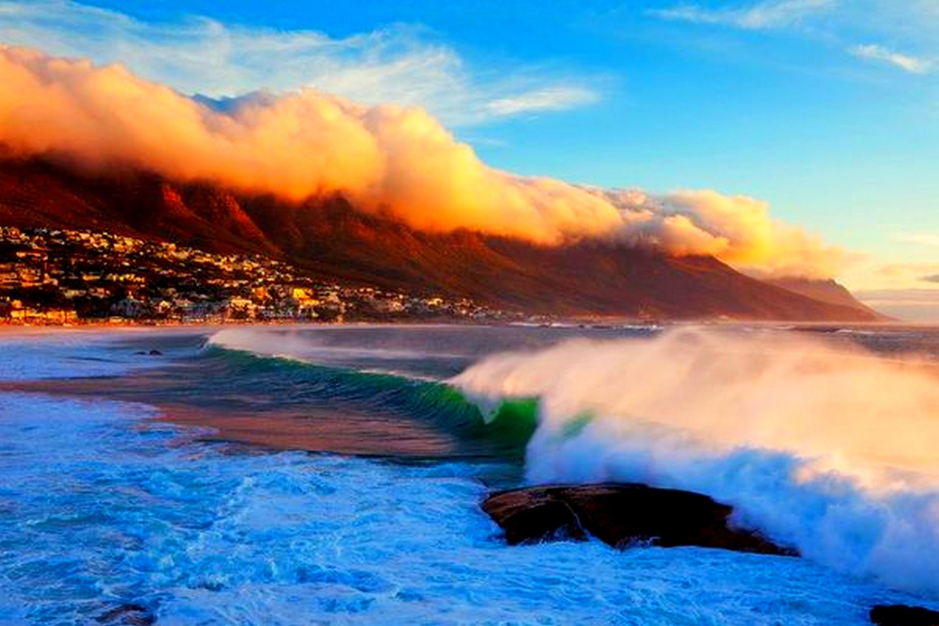 Океан на юге африки. Кейптаун ЮАР океан. Бискайский залив шторм. Южная Африка Кейптаун природа океаны. Океан горы ЮАР.