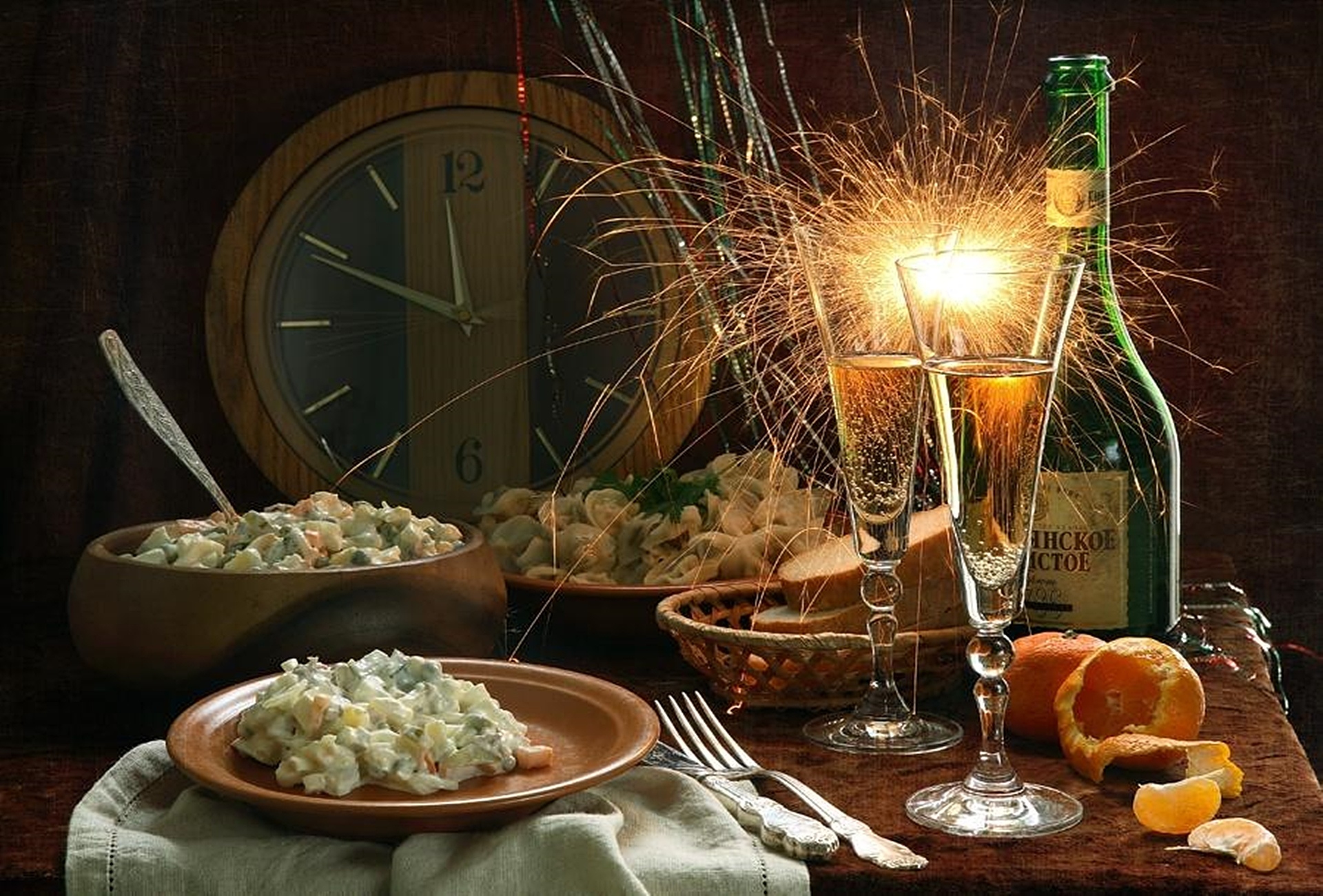 Мандарины оливье. Новогодний стол. Новогодние блюда. Натюрморт праздничный стол новогодние. Новогоднее застолье.