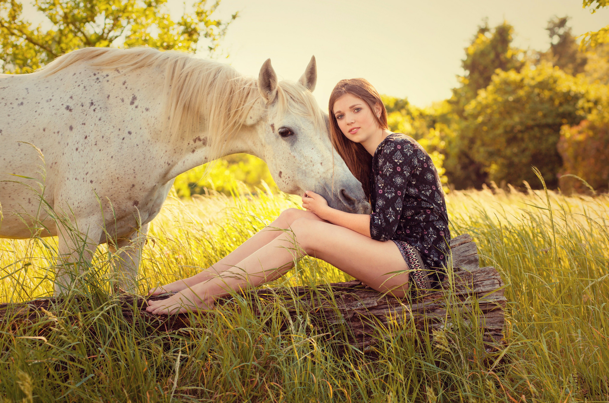 Девушка лошадь клип. Хорсе герл. Элис Мельн. Фотосессия с лошадьми. Девушка с лошадью.