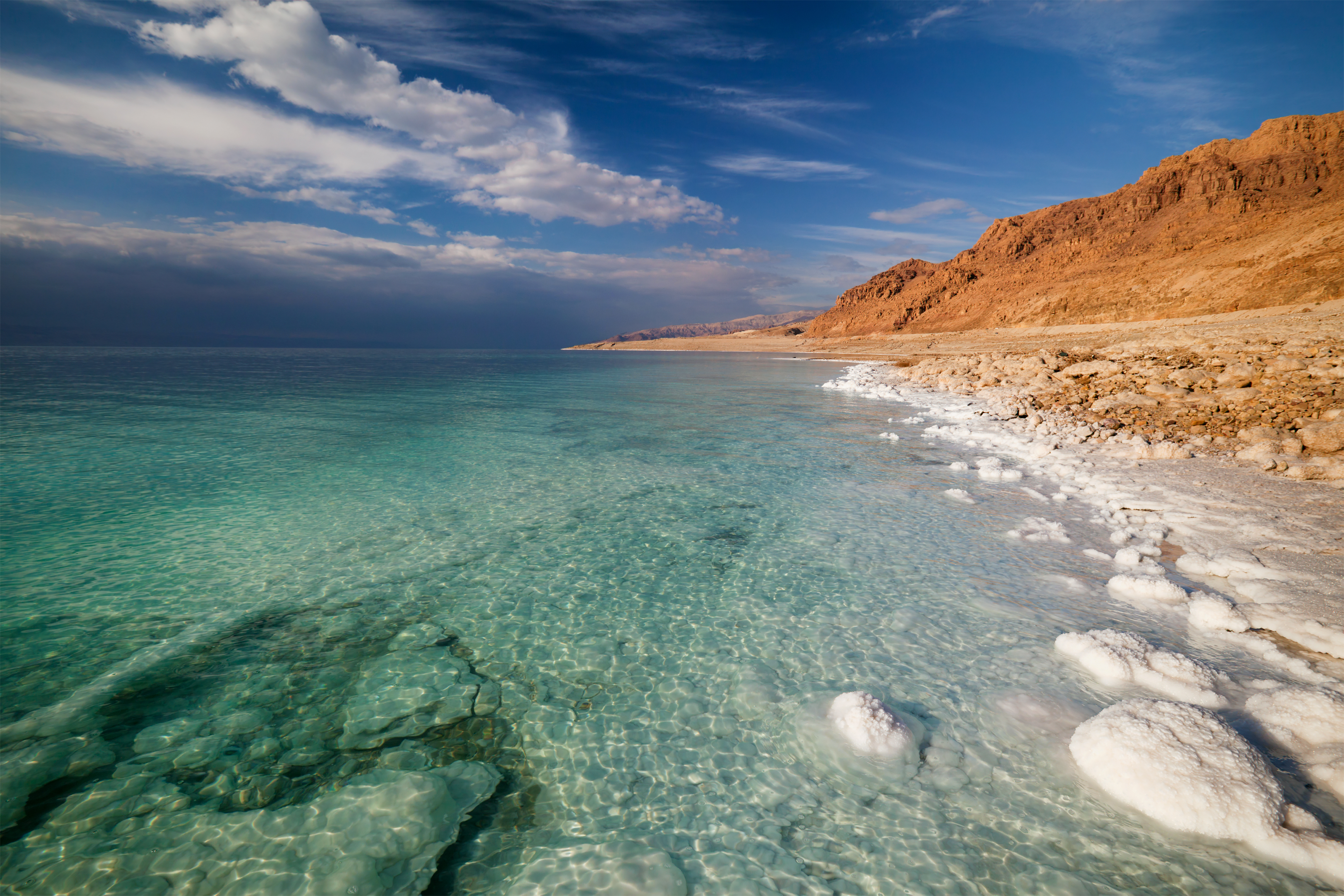 Сходить море. Амман Мертвое море. Иордания берег мертвого моря.