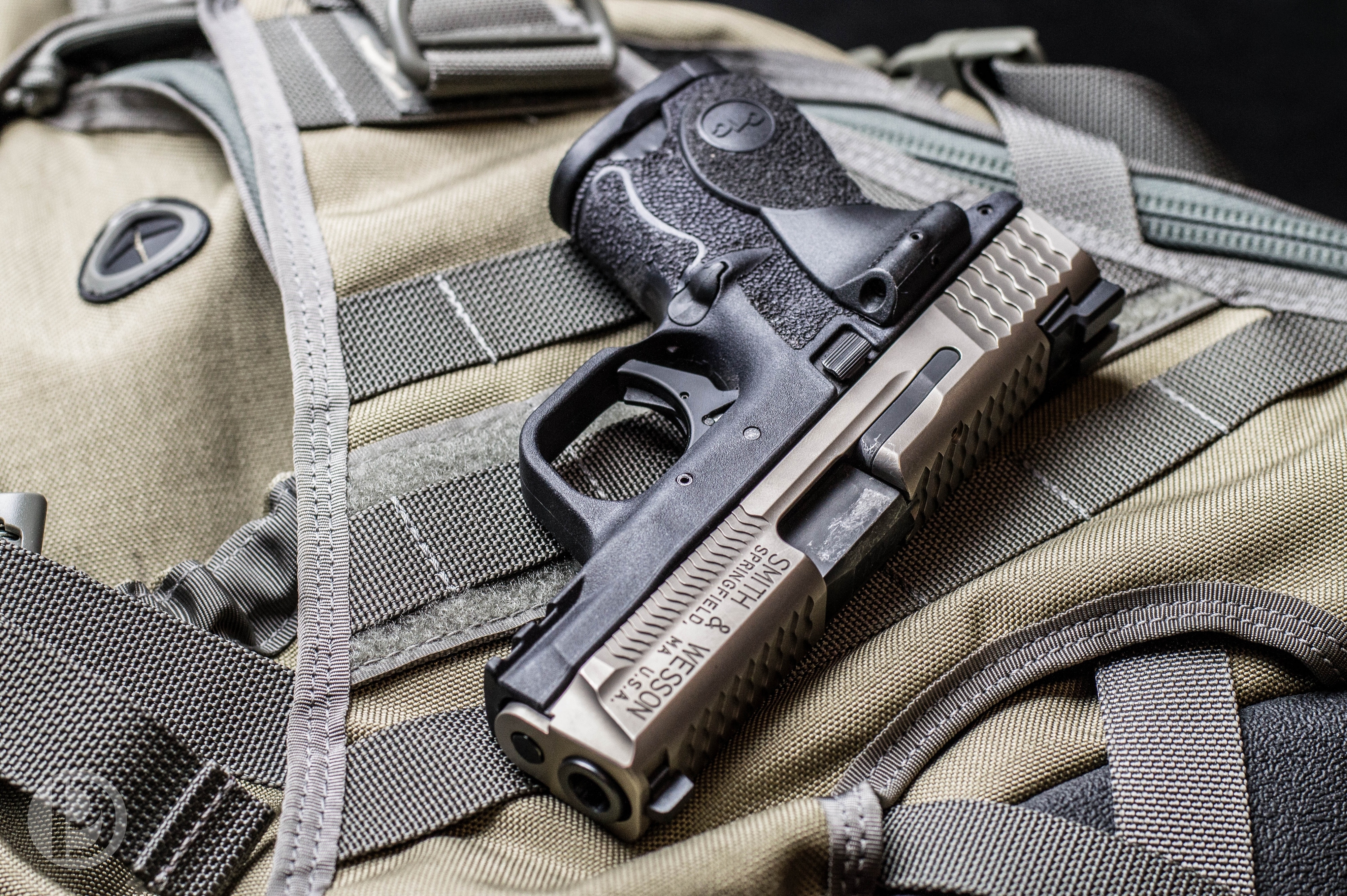 Армейские пистолеты. M&P 9c. Оружие пистолеты.