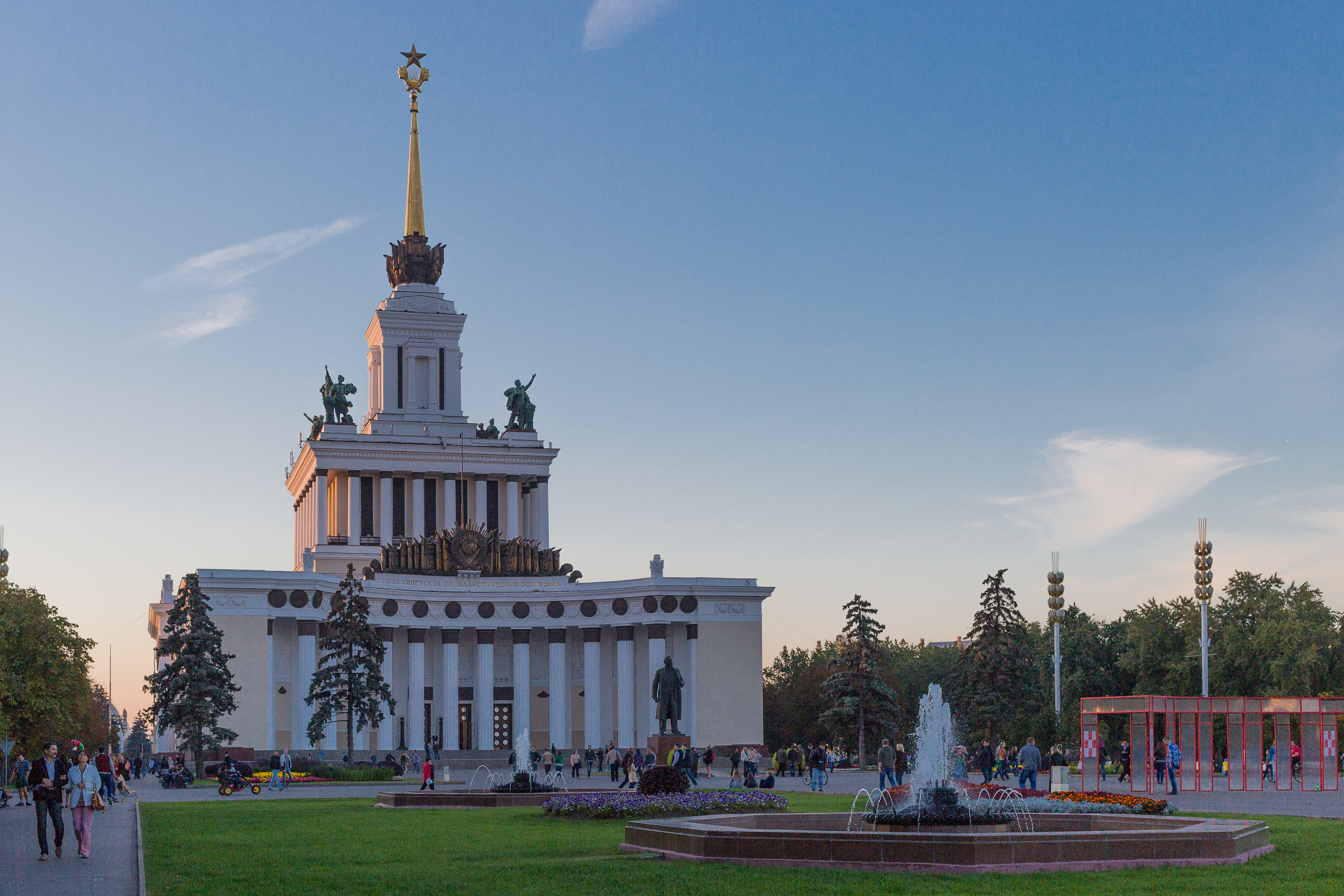 Lkr vdnh. ВДНХ В Москве. ВДНХ памятники архитектуры. Архитектура ВДНХ Москва. Памятники на ВДНХ В Москве.