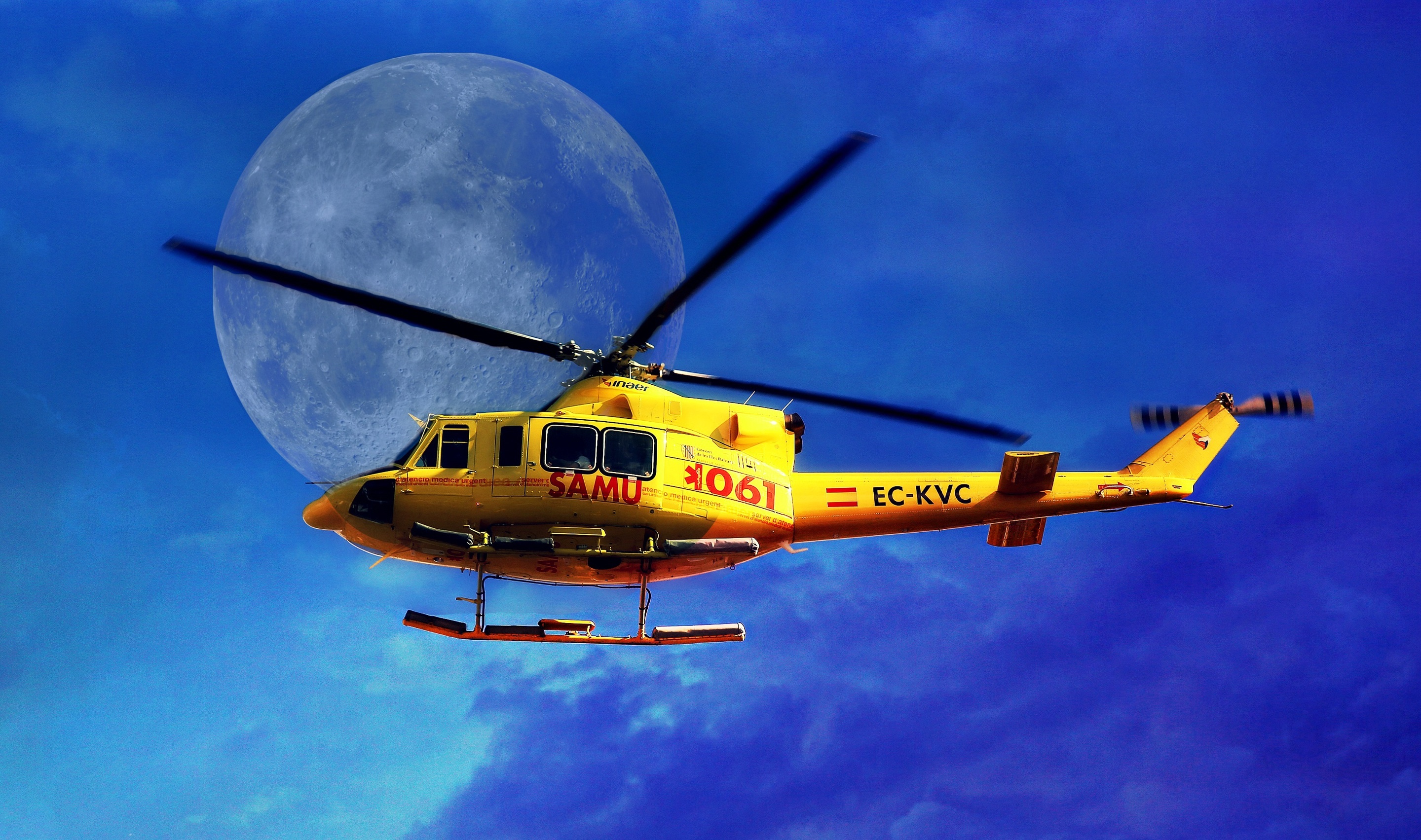 Ми 9 вертолет. Вертолет фото. Желтый вертолет. Желтый вертолет в небе.