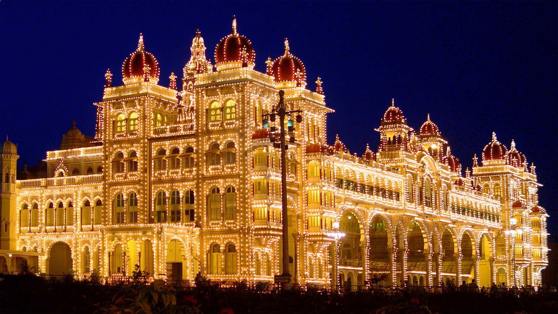 10 Most Beautiful Palaces In The World