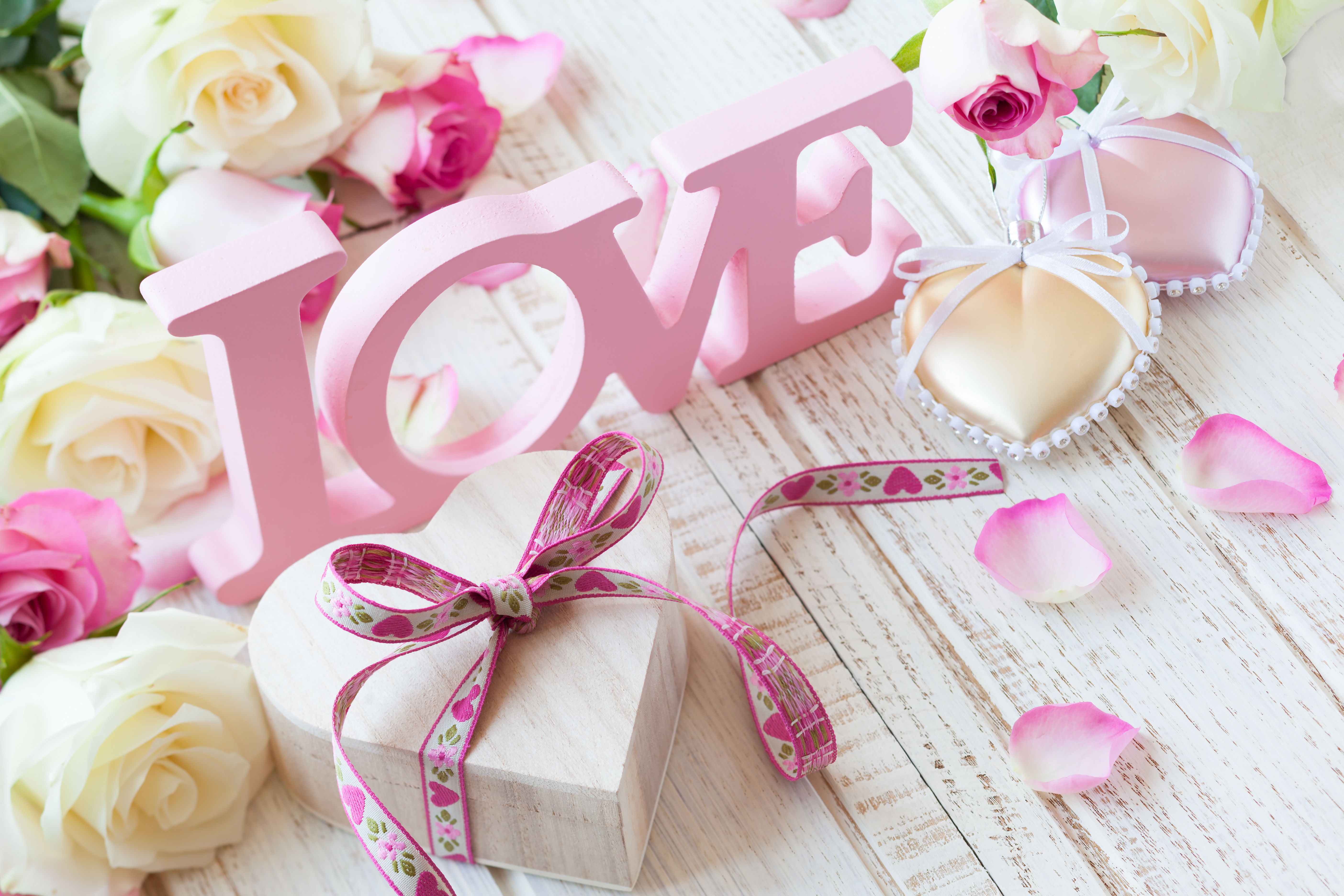Розовая открытка с днем рождения. Свадебная заставка. Заставка на рабочий стол свадьба. Обои любовь. Свадебные картинки красивые для фона.