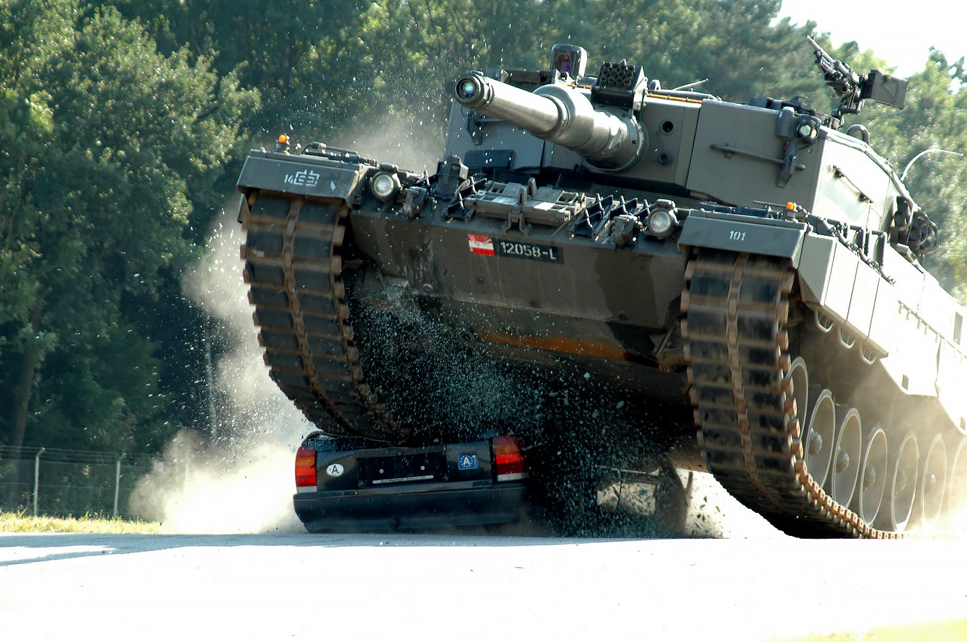 Самые красивые танки. Леопард 2а7. Танк леопард 2а8. Танк леопард 2. Гусеница леопард 2.