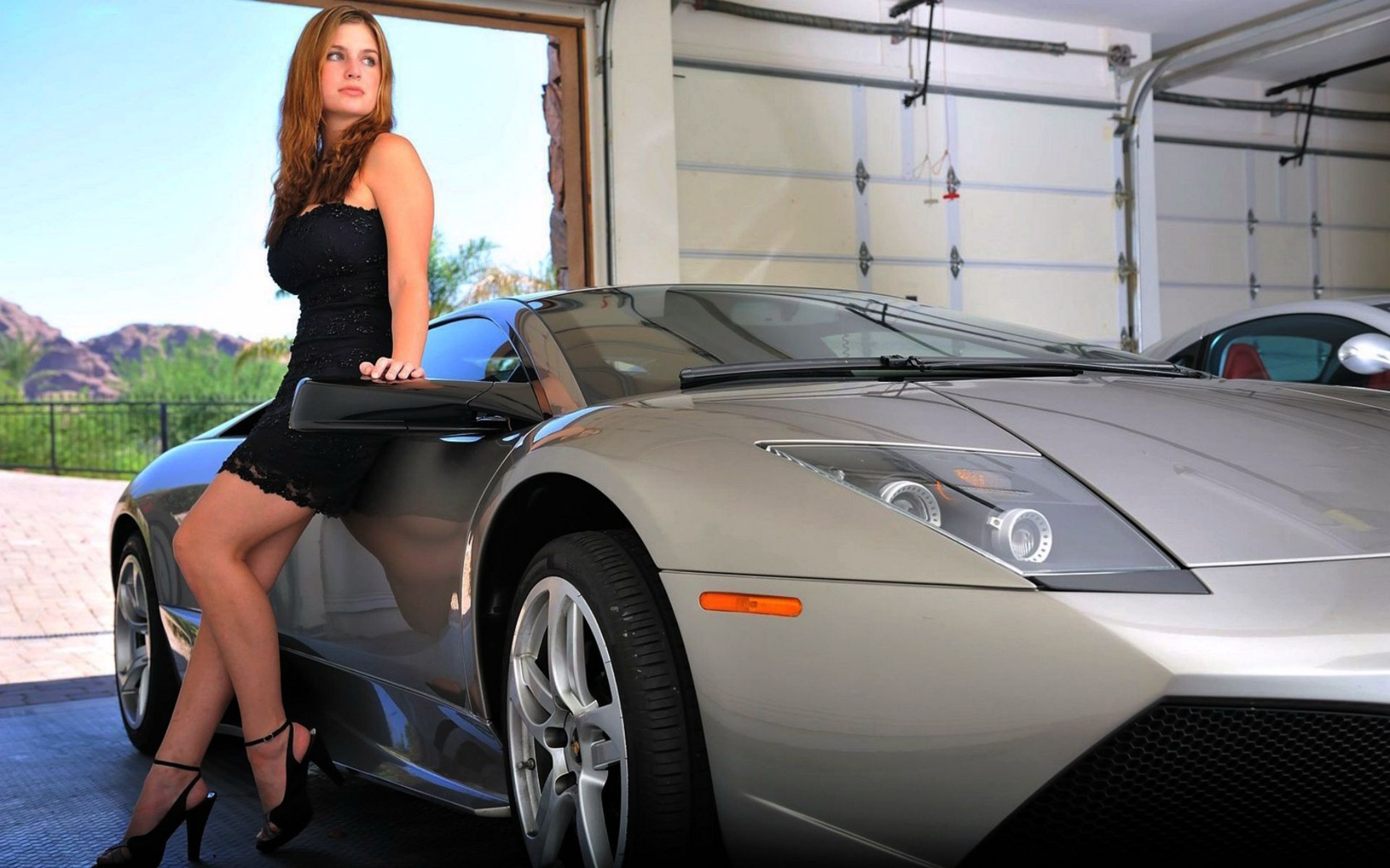 Машина телки видео. Lamborghini Галлардо и красотка. Ламборджини Галлардо девушка м.