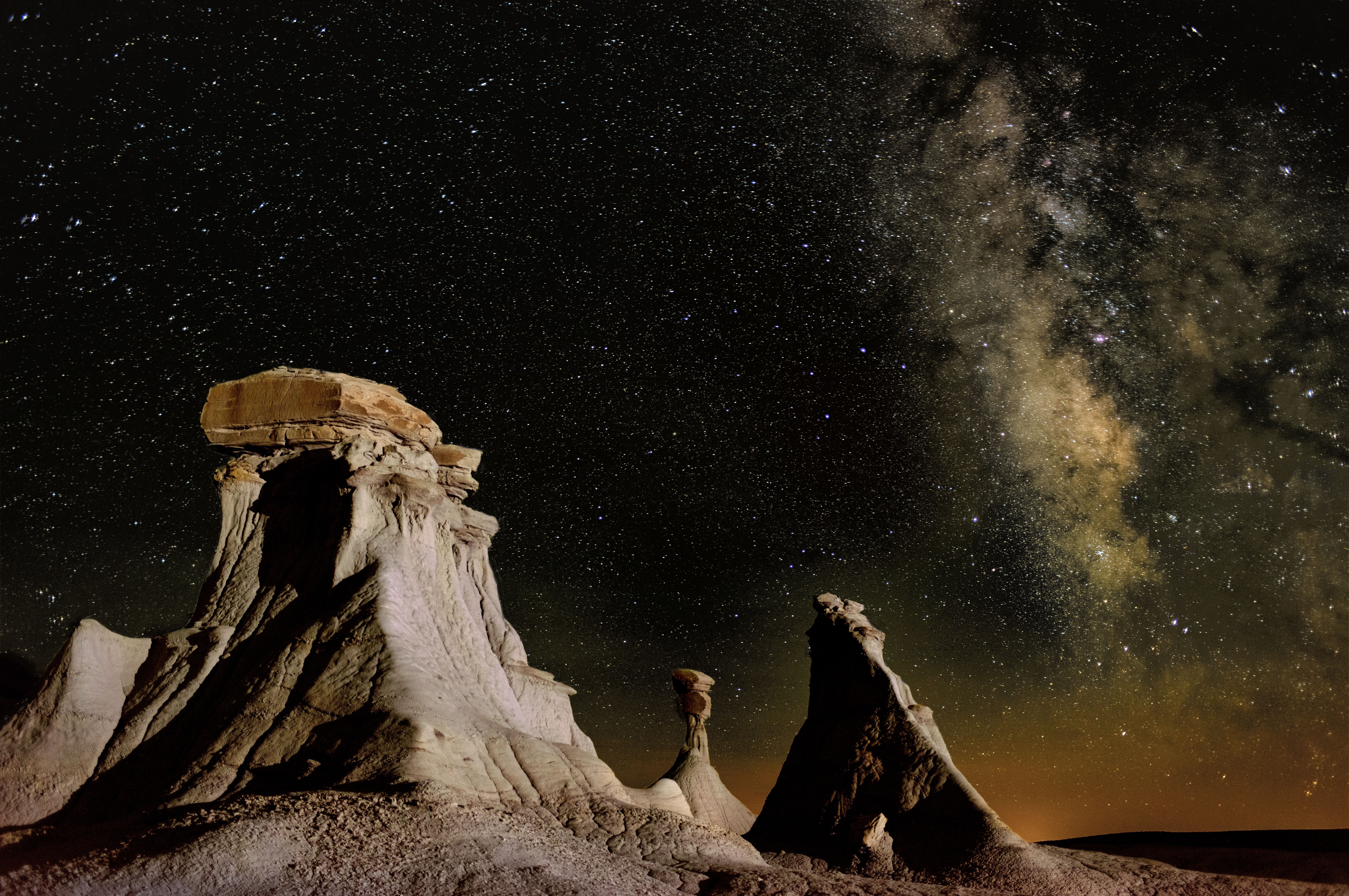 Night stone. Млечный путь Нью Мексико. Пустыня Бисти Нью-Мексико. Млечный путь в Нью Мехико. Ночное небо в пустыне.