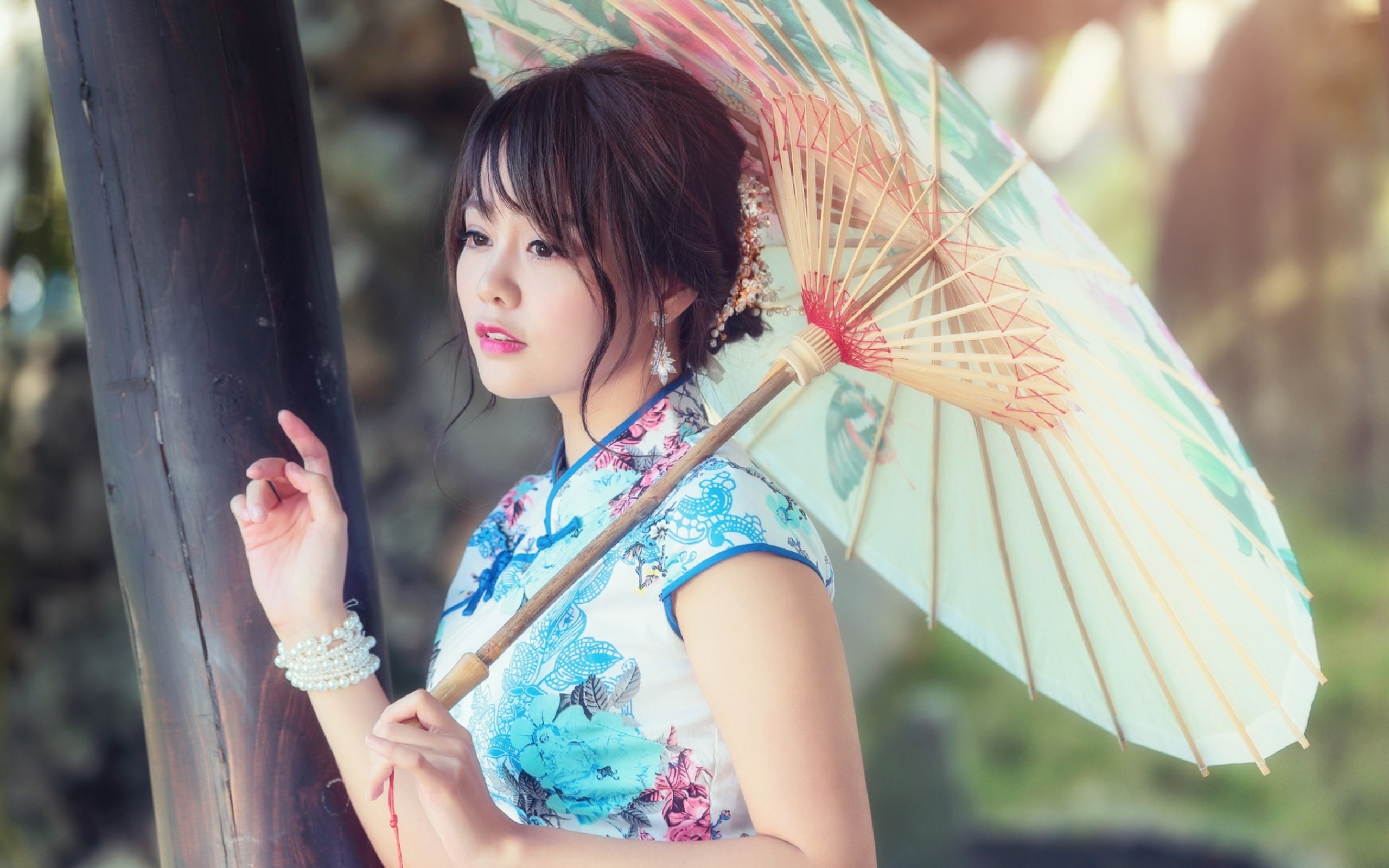 Asia she. Красивые японки. Японская девушка. Японка с зонтиком. Красивые японские девушки.