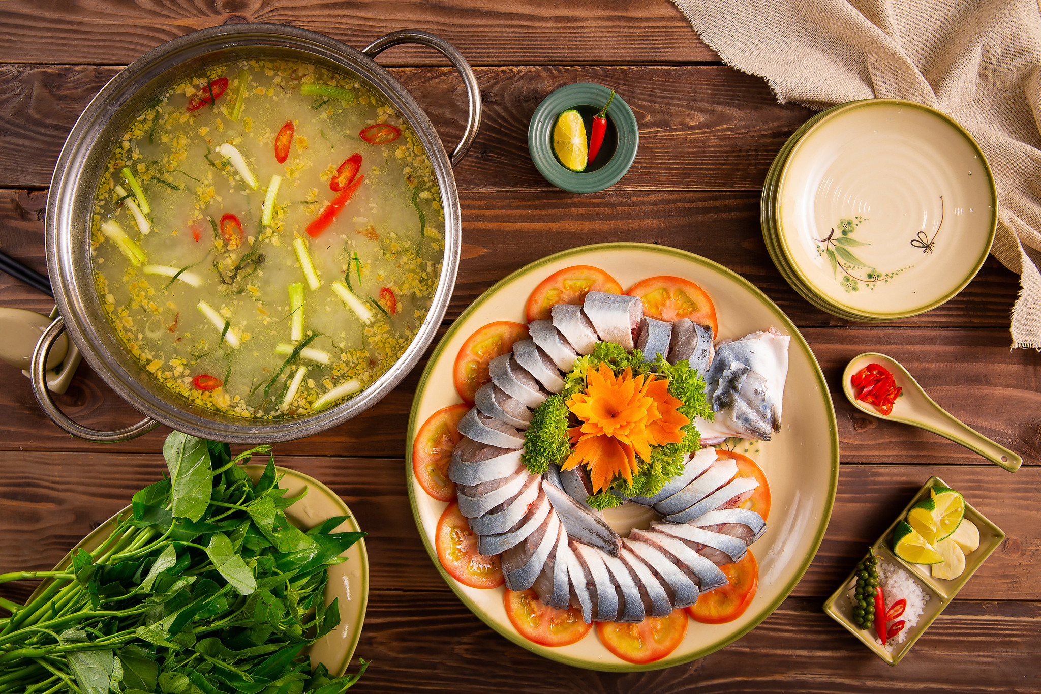 Какая рыба для супа. Рыбный обед. Рыбная кухня. Постный стол с рыбой. Японская кухня сервировка.